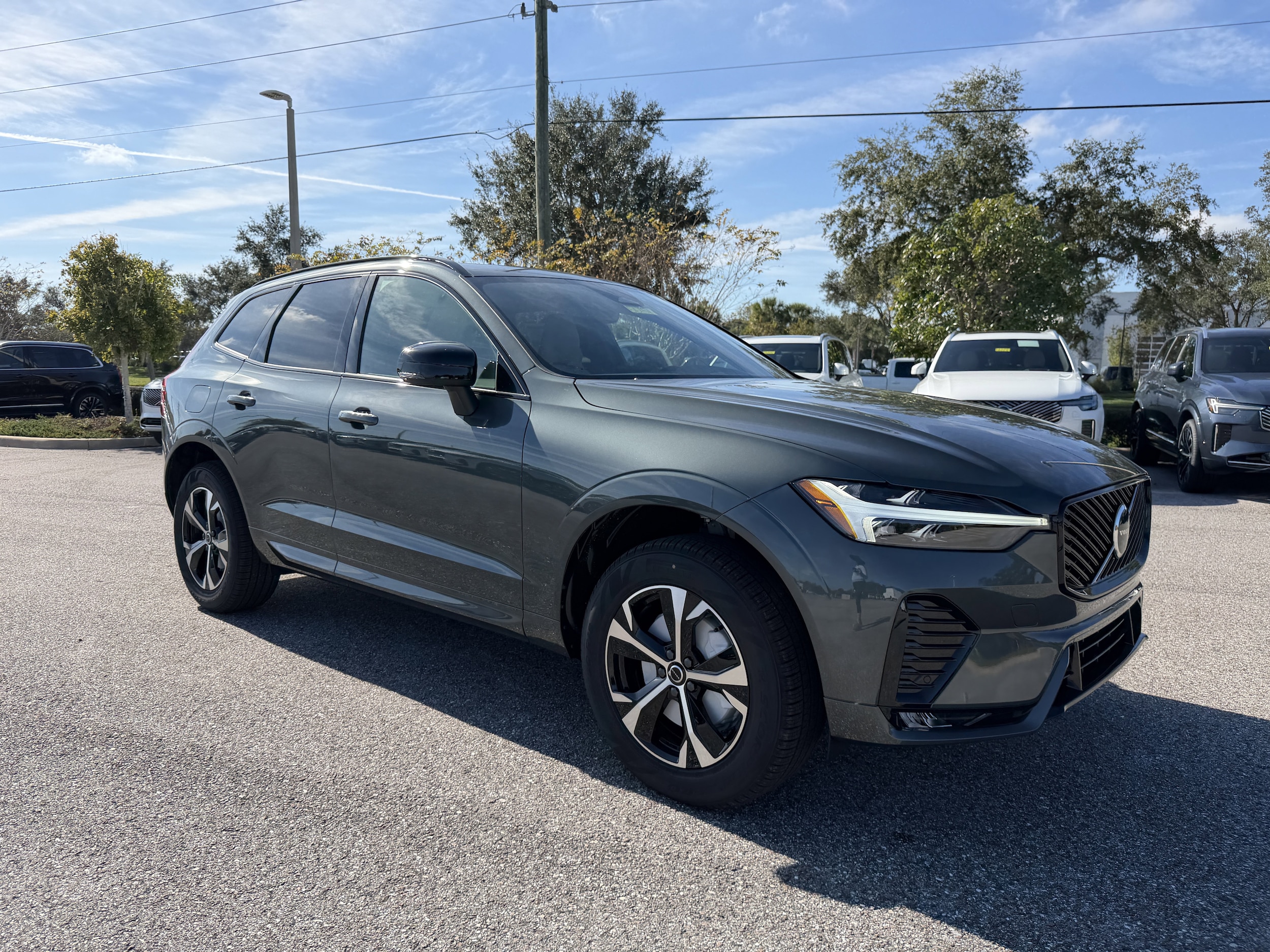 2026 Volvo XC60 Core's photo