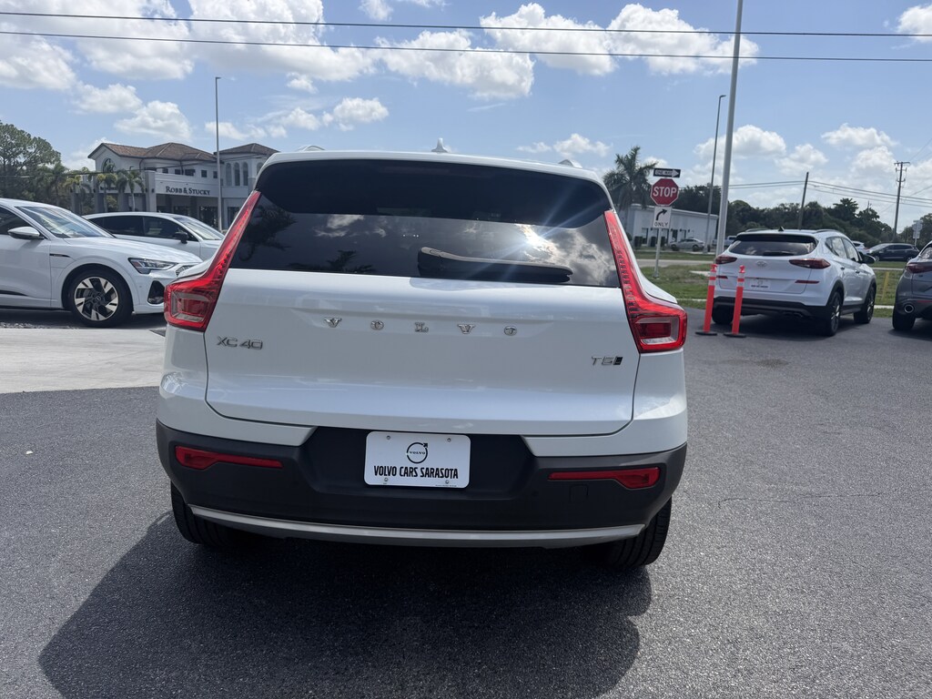 Used 2021 Volvo XC40 Momentum SUV