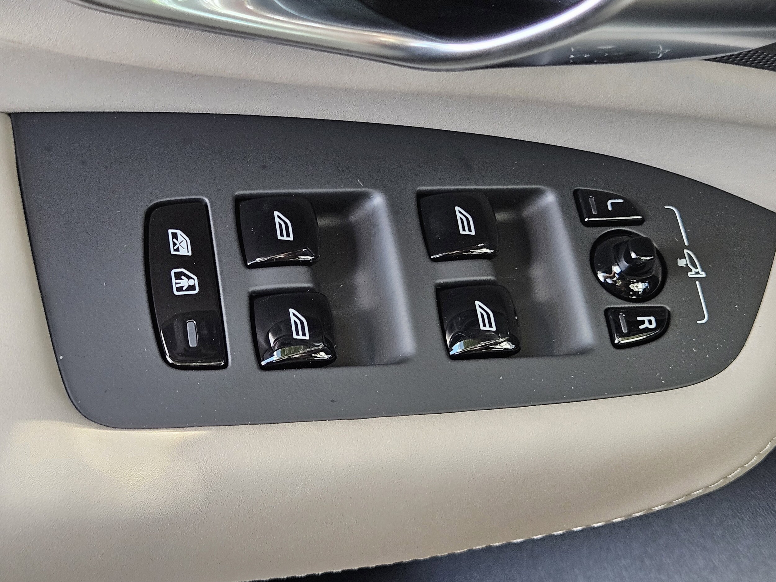 2026 Volvo XC90 Plus - Photo 21