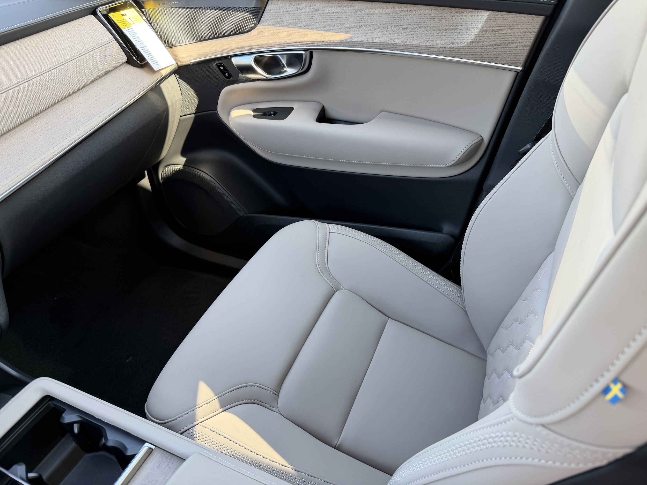 2026 Volvo XC90 Plus - Photo 14