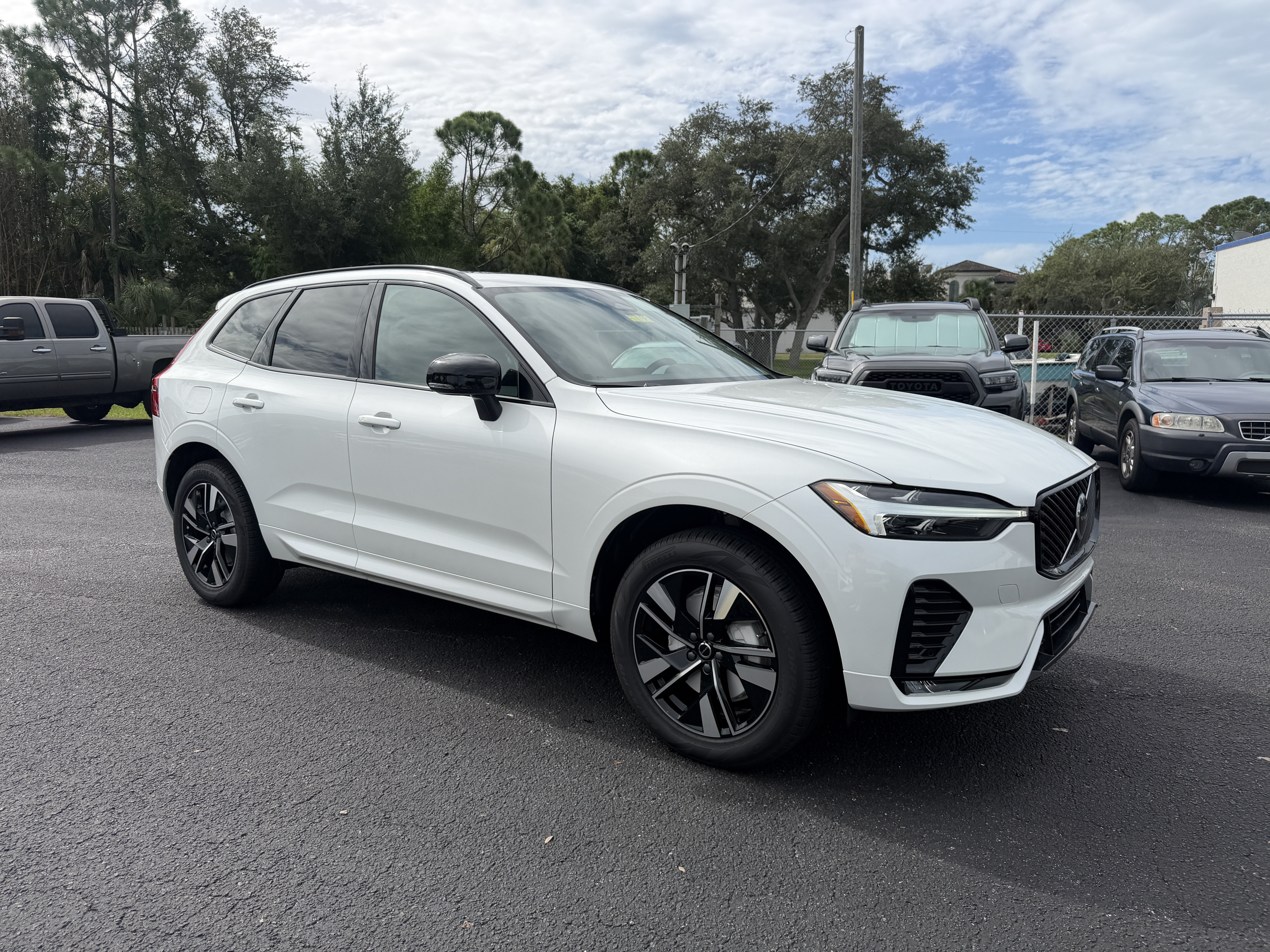 New 2027 Volvo XC60 B5 Core SUV
