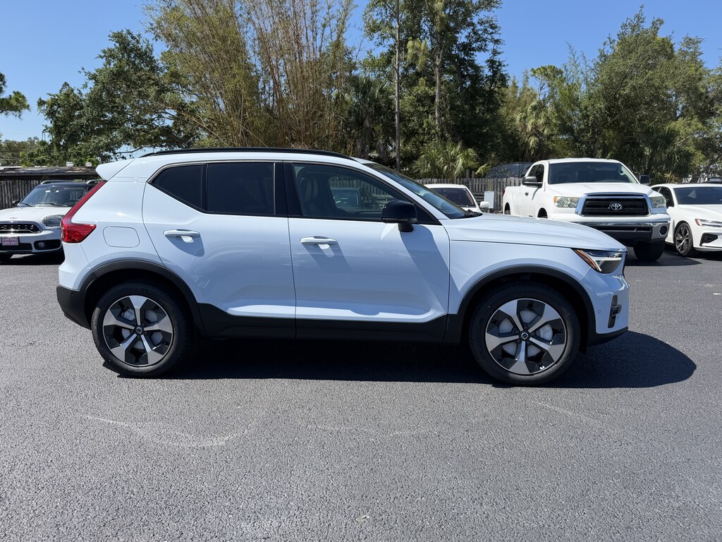 New 2026 Volvo XC40 B5 Plus SUV