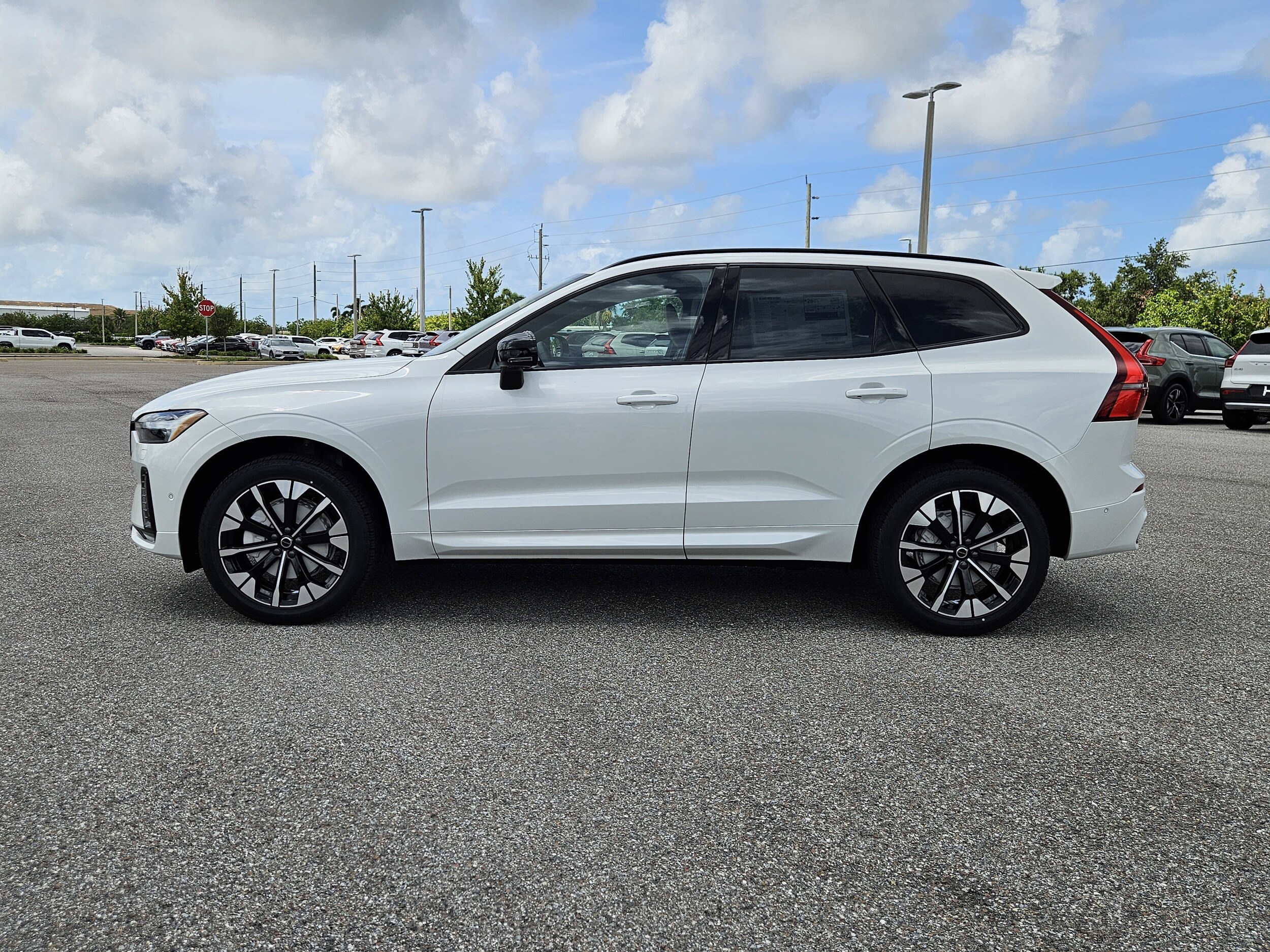 2026 Volvo XC60 B5 Plus photo 3