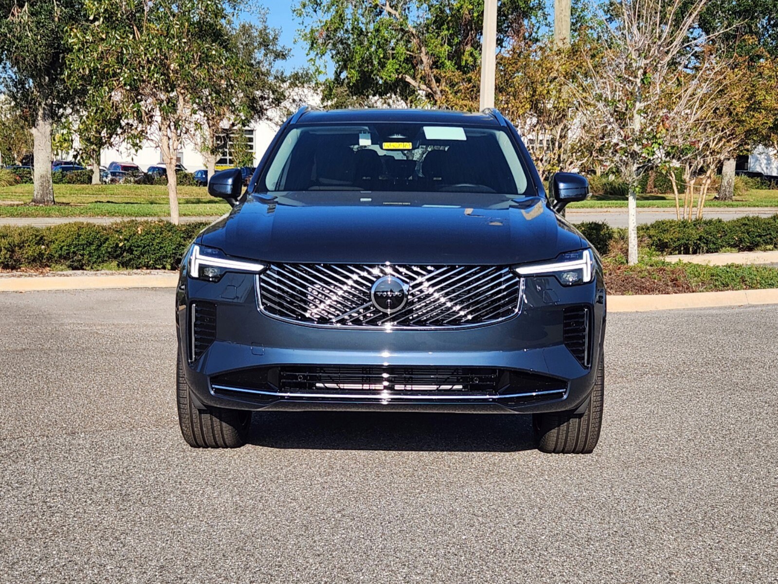 2025 Volvo XC90 B5 Plus photo 2