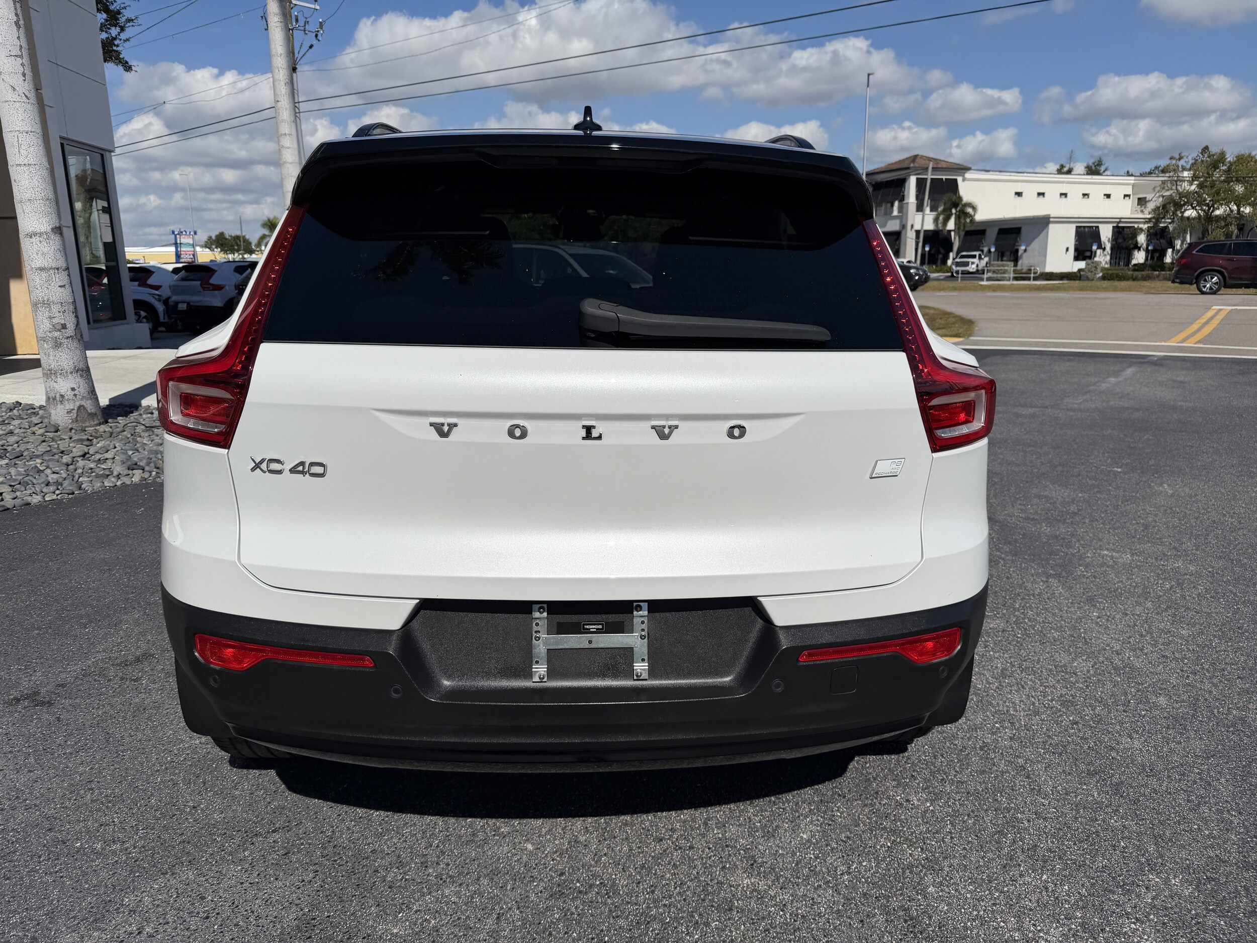 2021 Volvo XC40 P8 photo 2