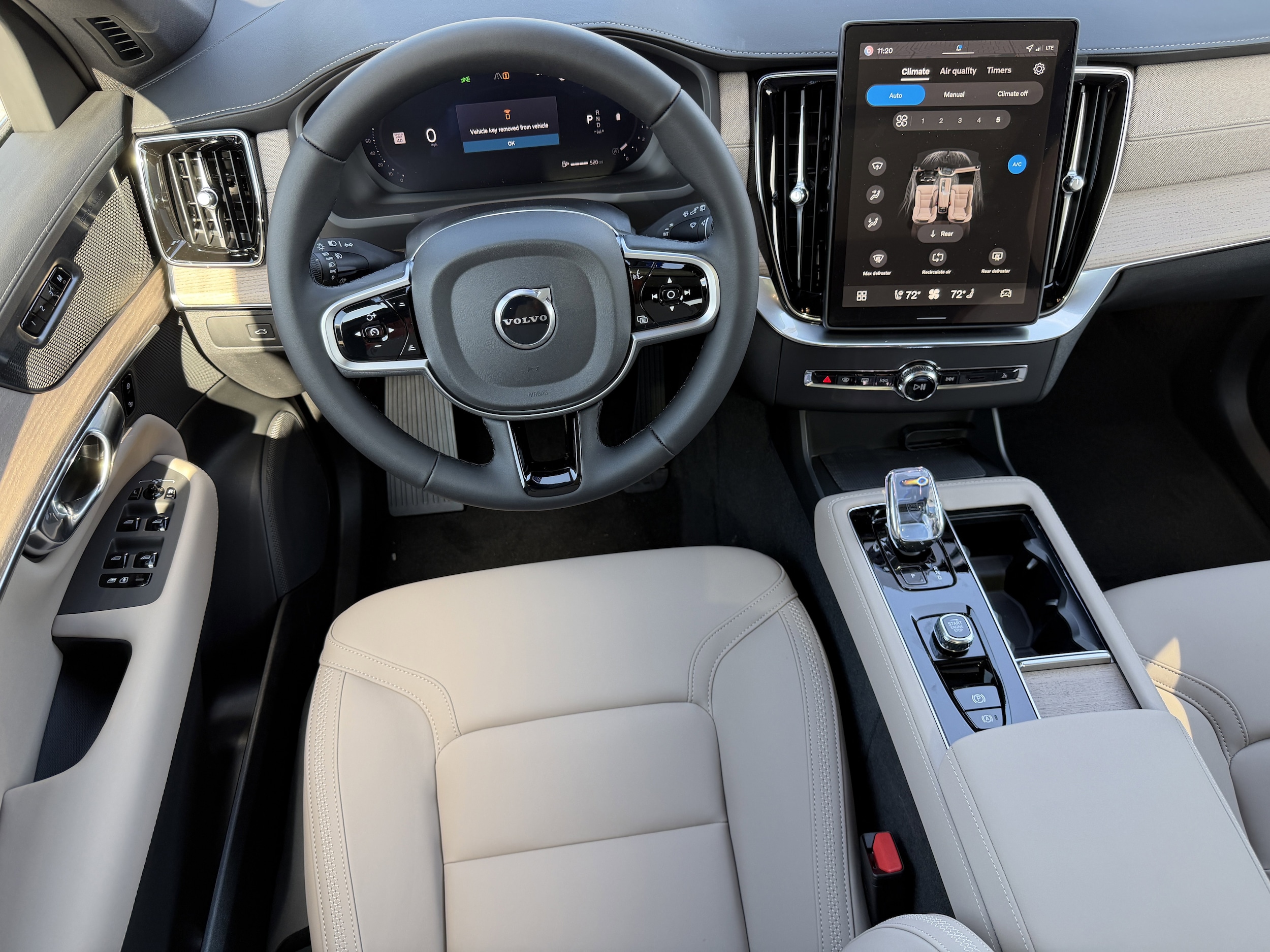 2026 Volvo XC90 Plus - Photo 12