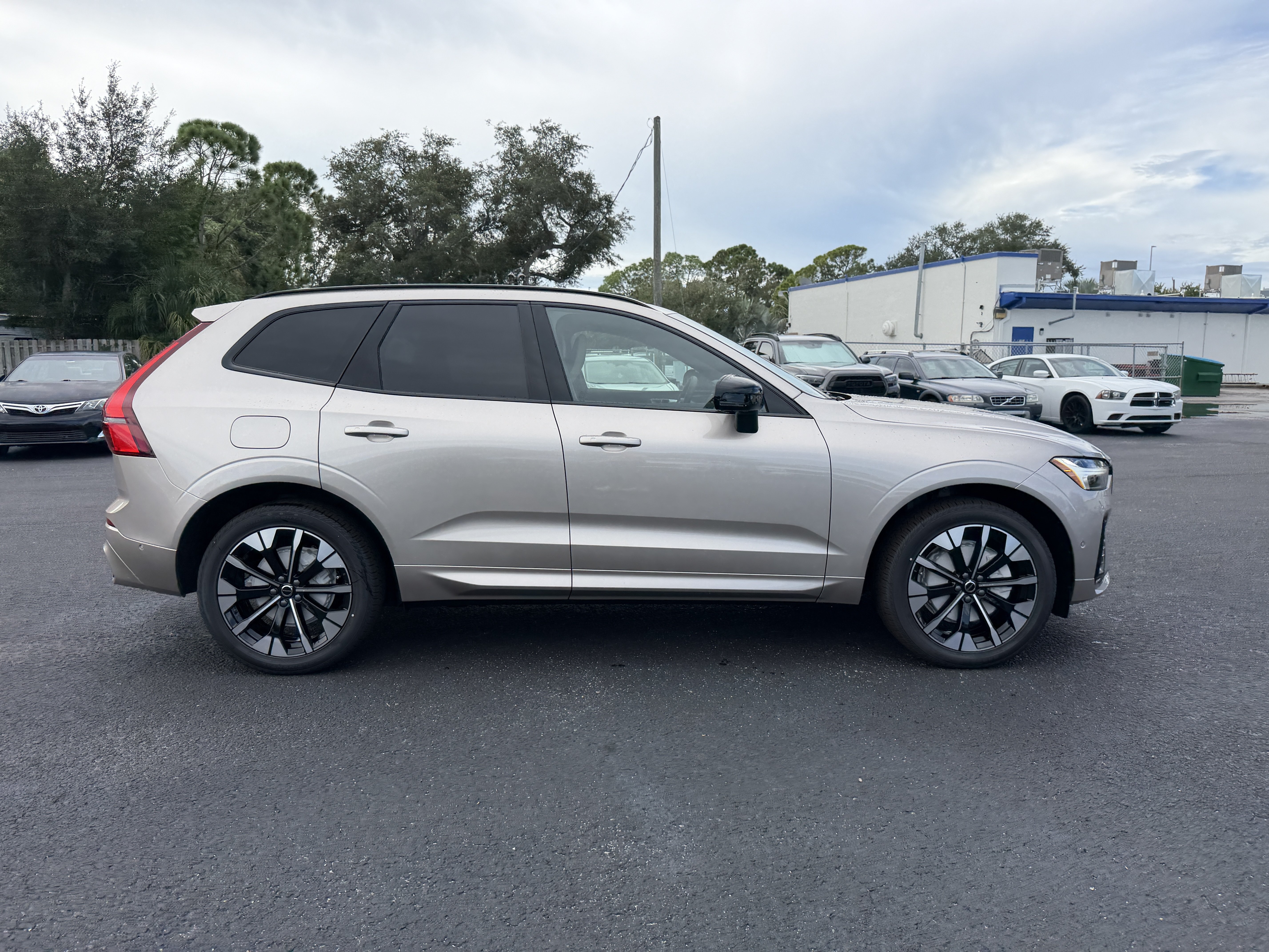New 2027 Volvo XC60 Plus SUV