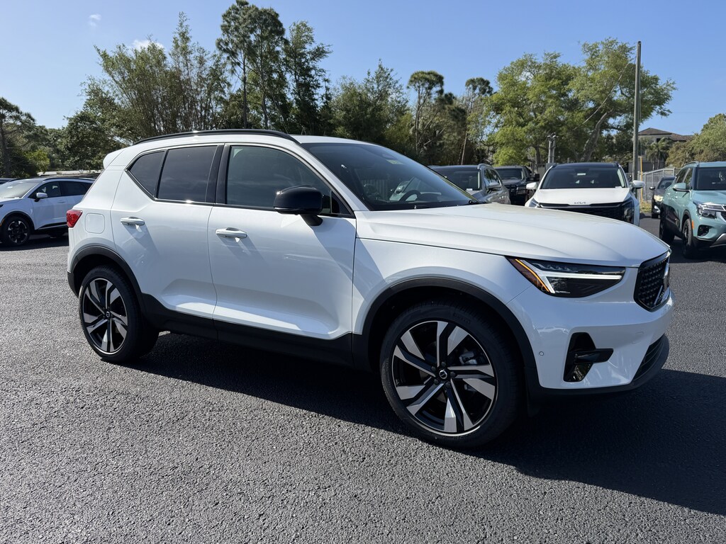 New 2026 Volvo XC40 B5 Ultra SUV