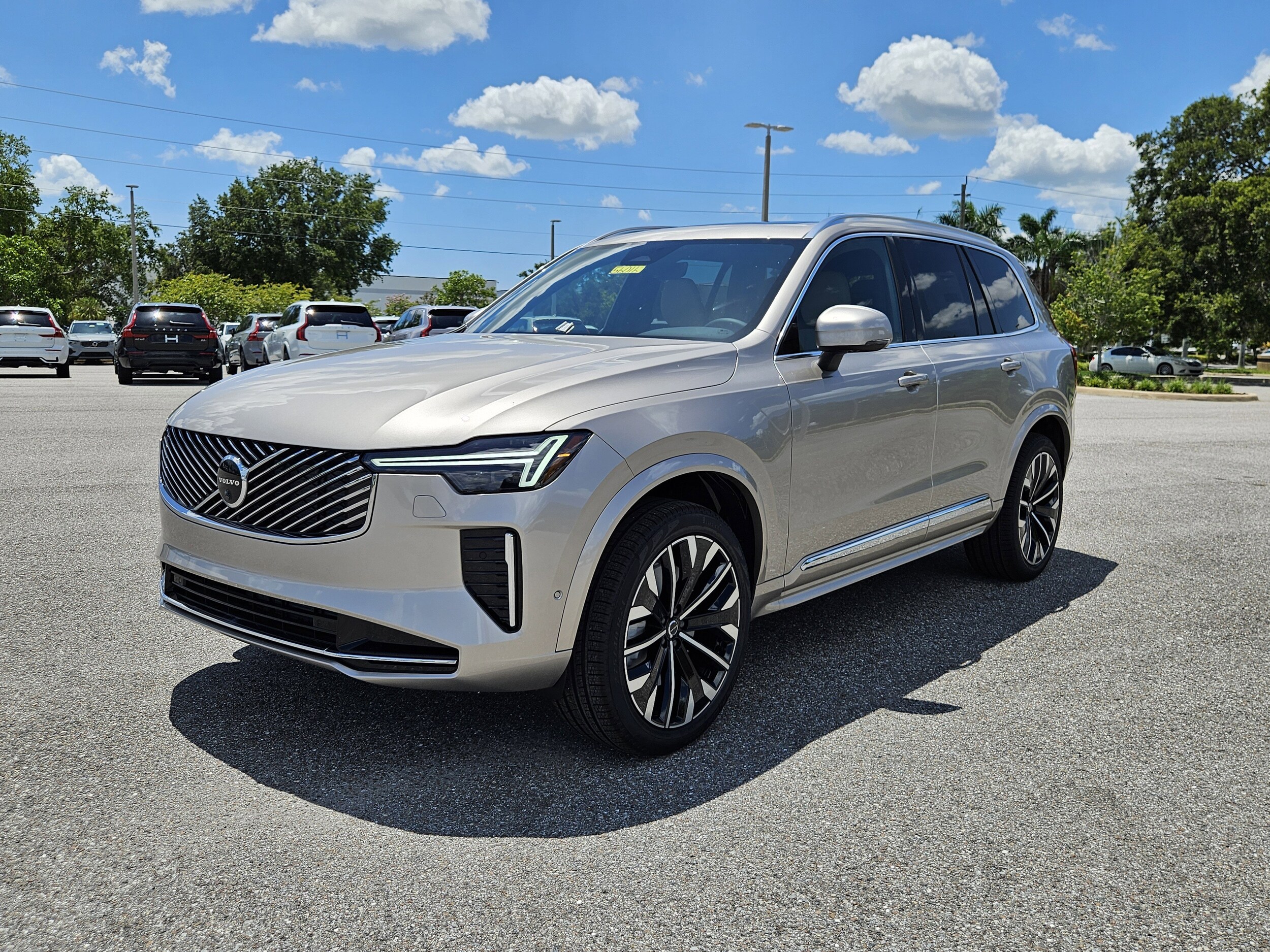 2026 Volvo XC90 Plus photo 2