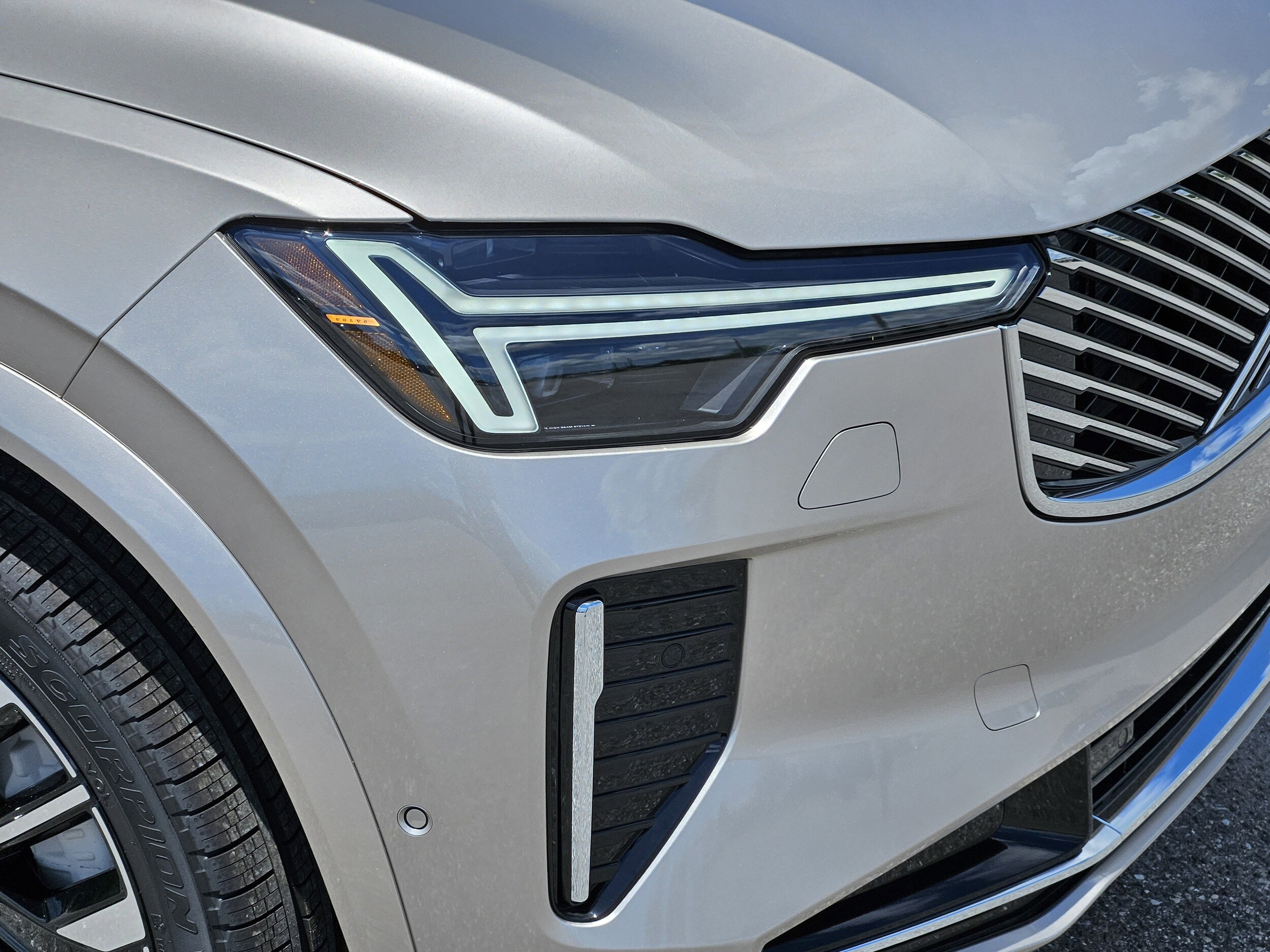 2026 Volvo XC90 Plus - Photo 9