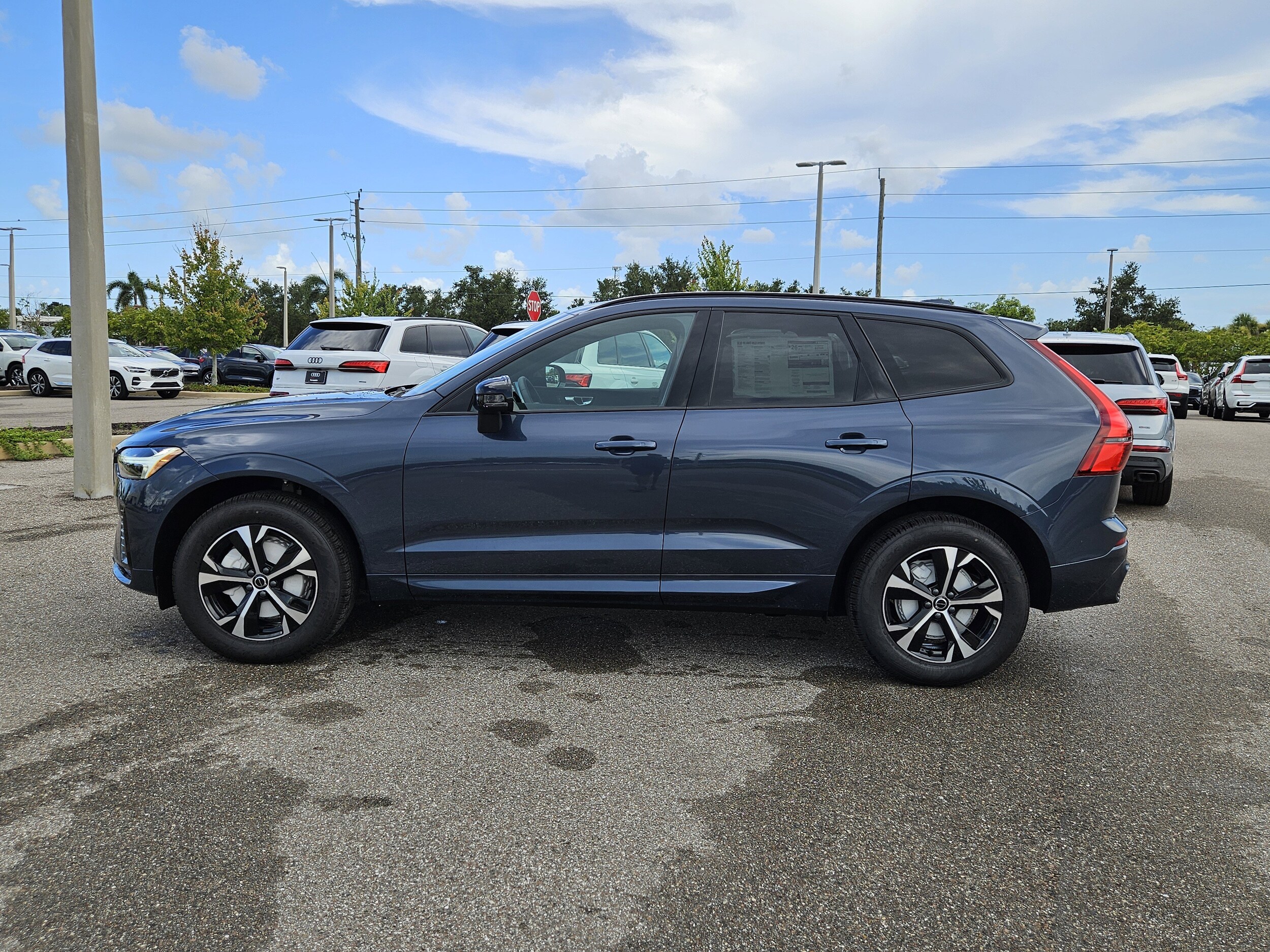 2026 Volvo XC60 B5 Core photo 4