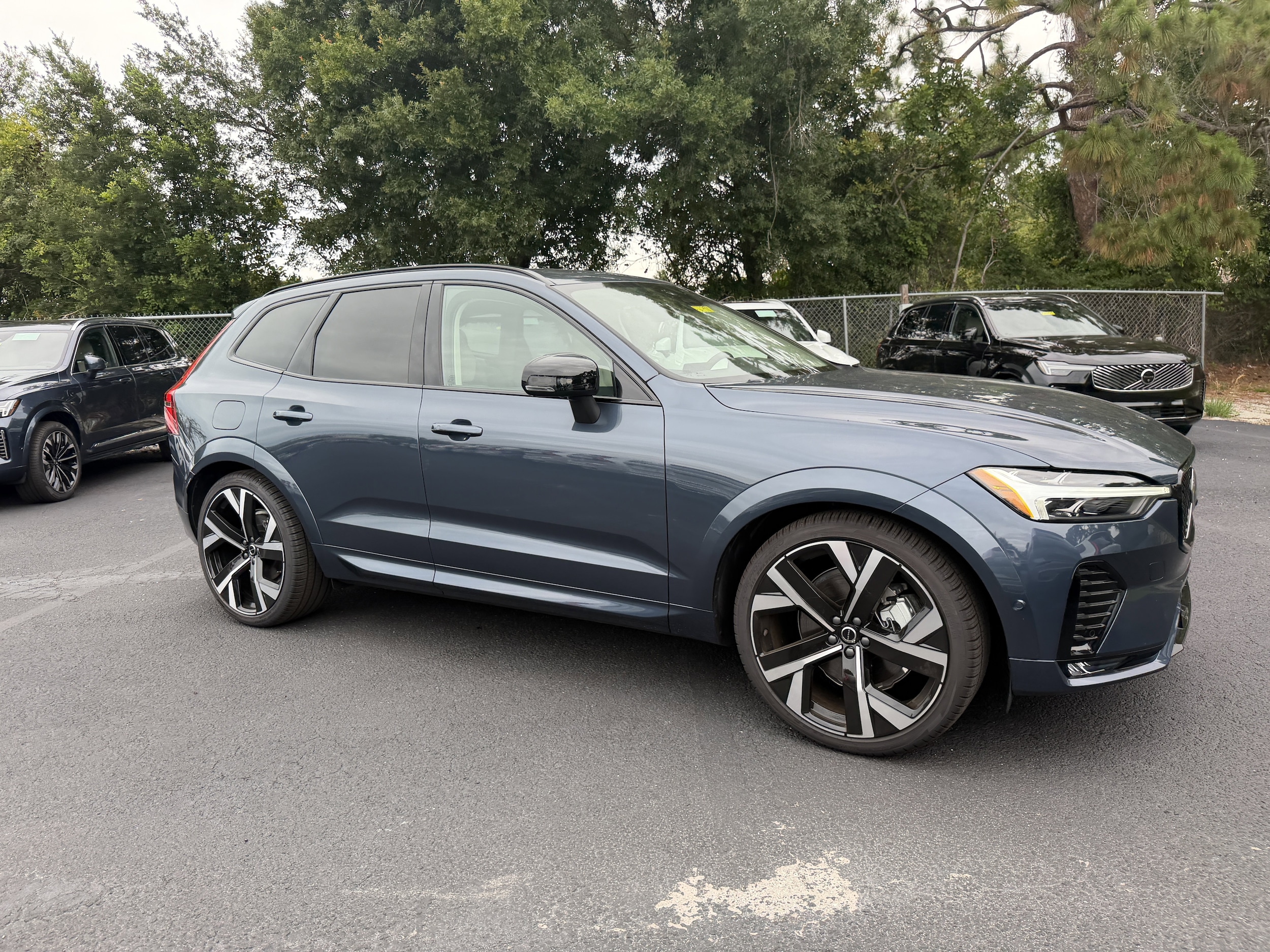 2026 Volvo XC60 B5 Ultra Dark AWD's photo