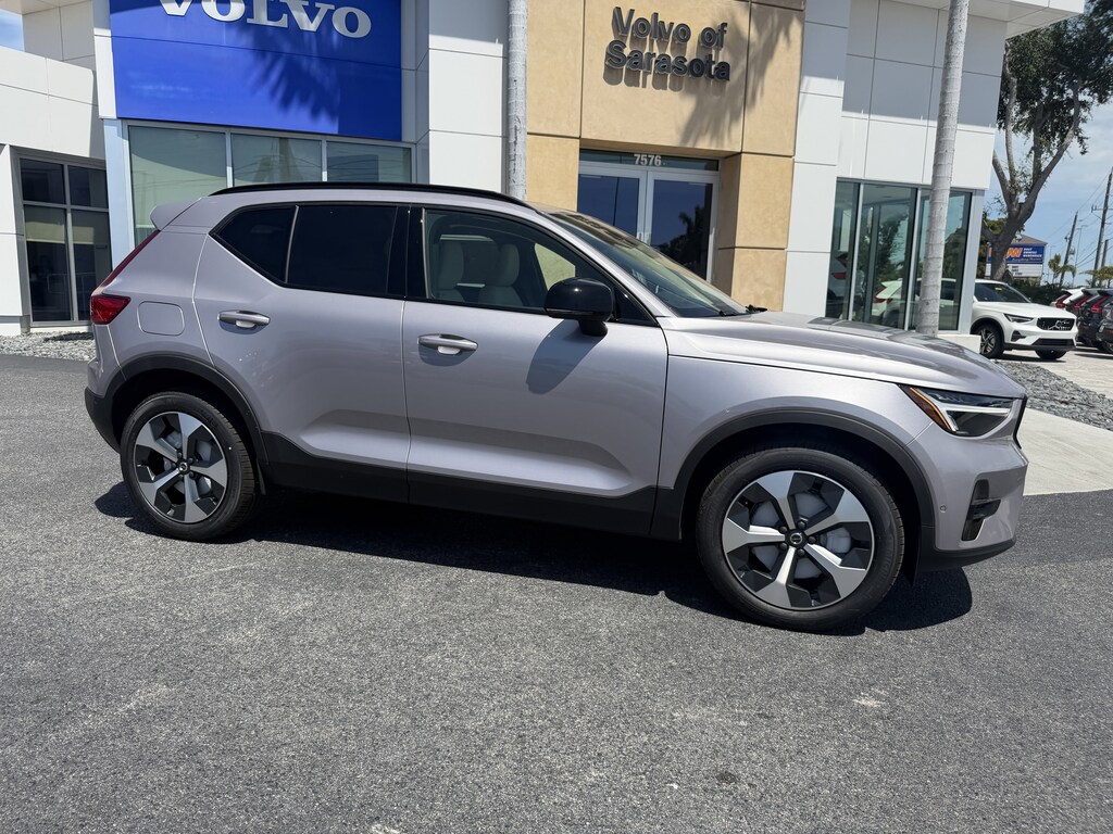 New 2026 Volvo XC40 B5 Plus SUV