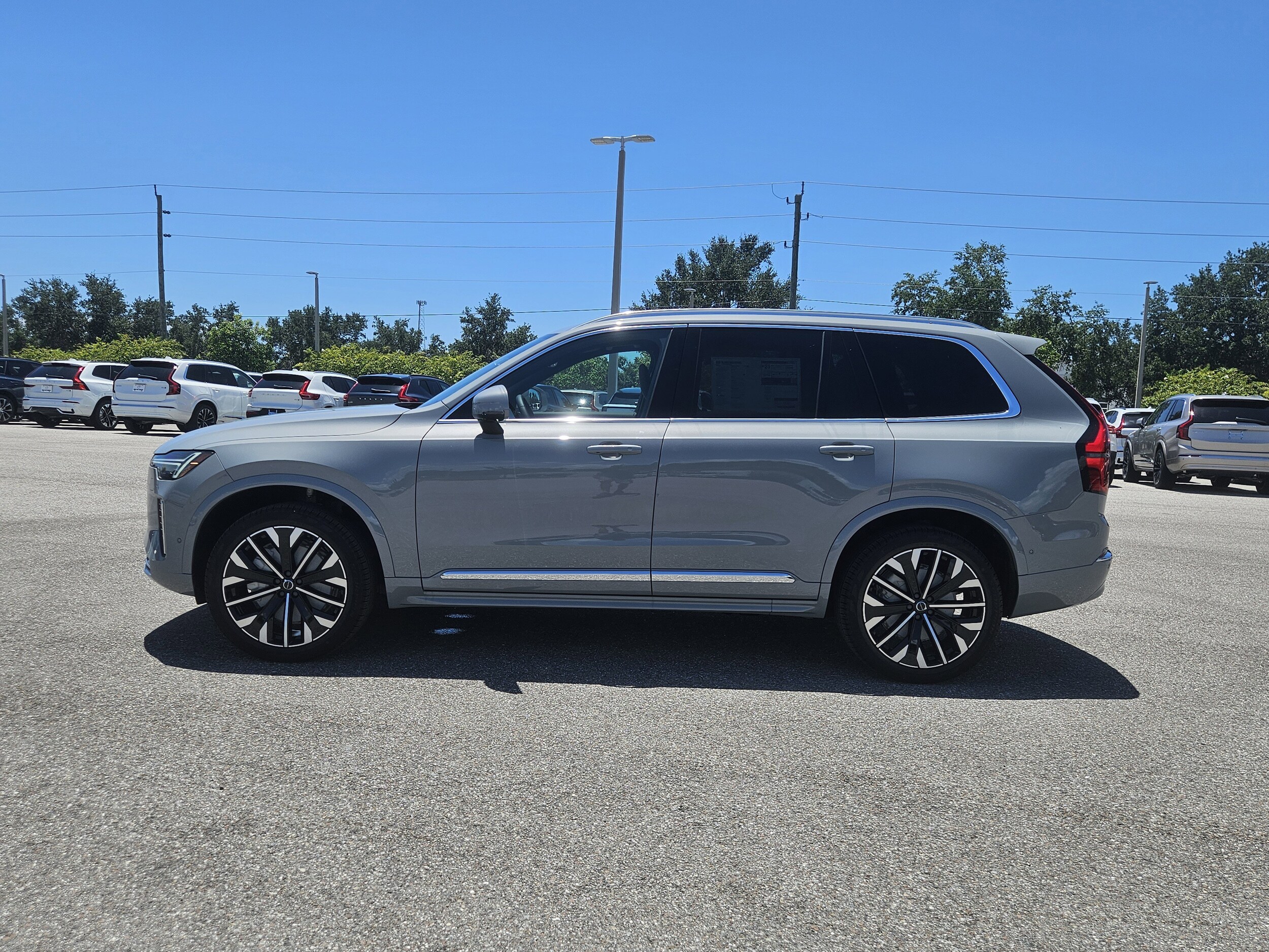 2026 Volvo XC90 Plus photo 4