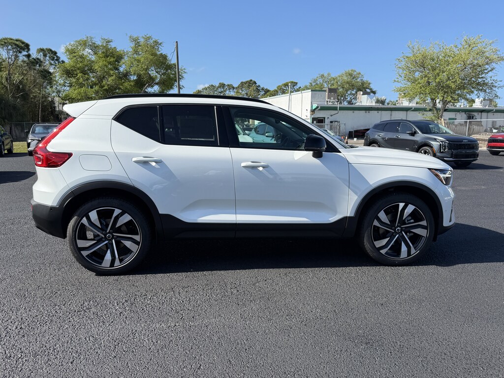 New 2026 Volvo XC40 B5 Ultra SUV