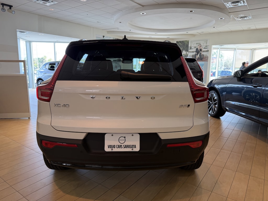 New 2026 Volvo XC40 B5 Ultra SUV