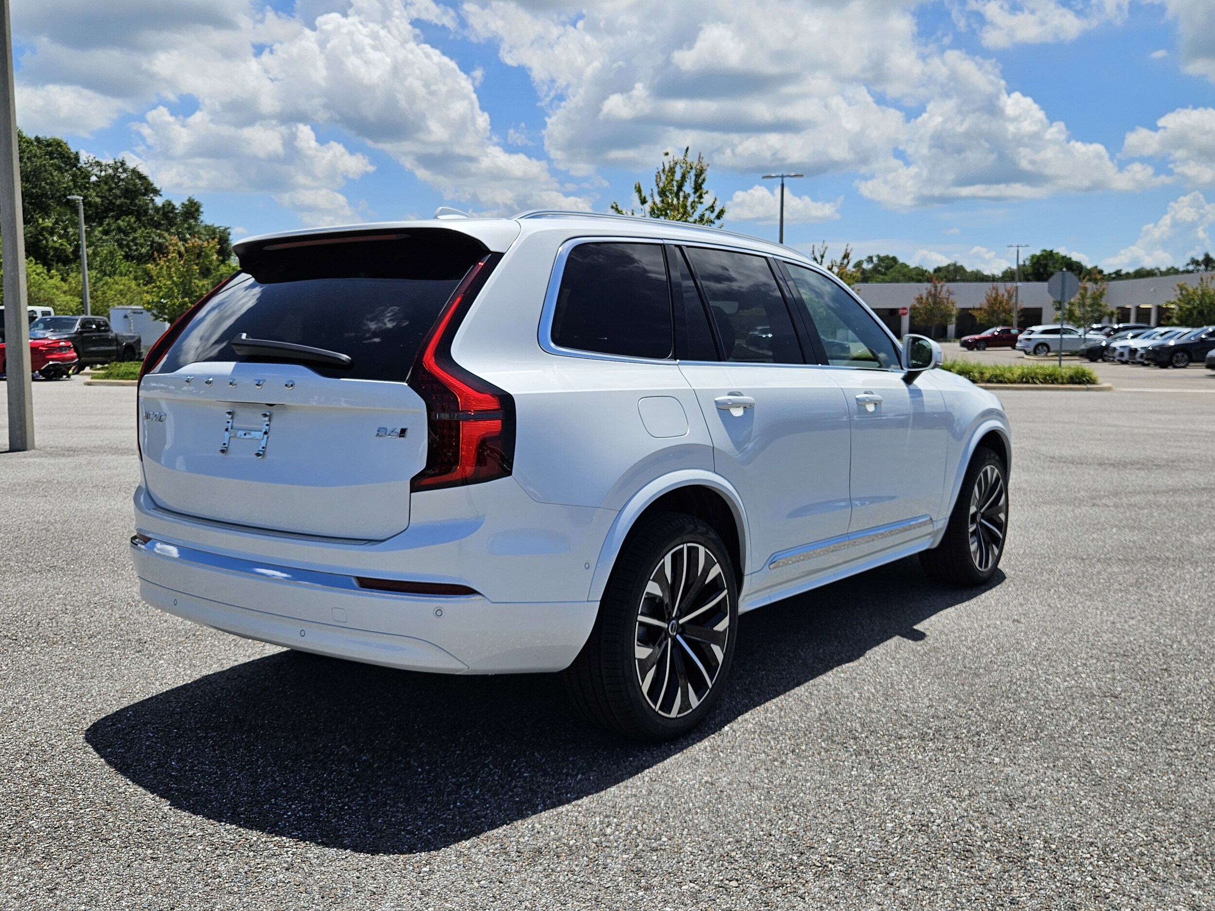 2026 Volvo XC90 Plus - Photo 7