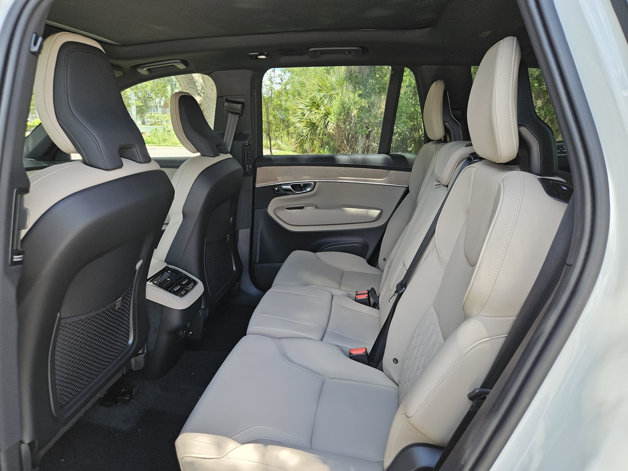 2026 Volvo XC90 Plus - Photo 14