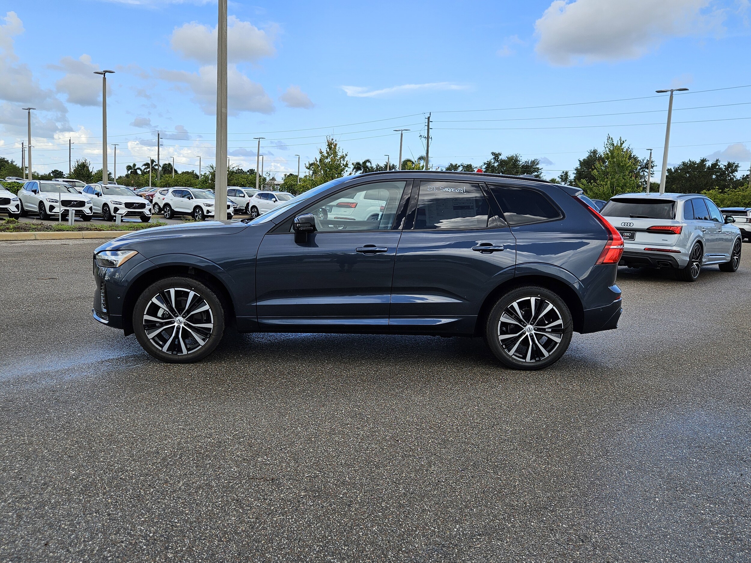 2025 Volvo XC60 B5 Plus photo 3