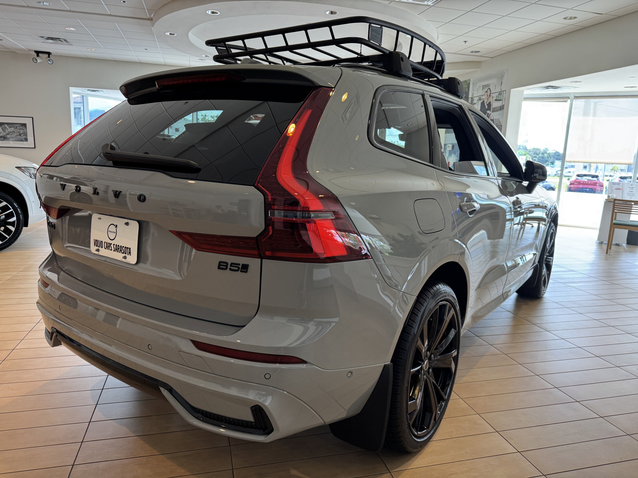 2026 Volvo XC60 B5 Black Edition photo 4