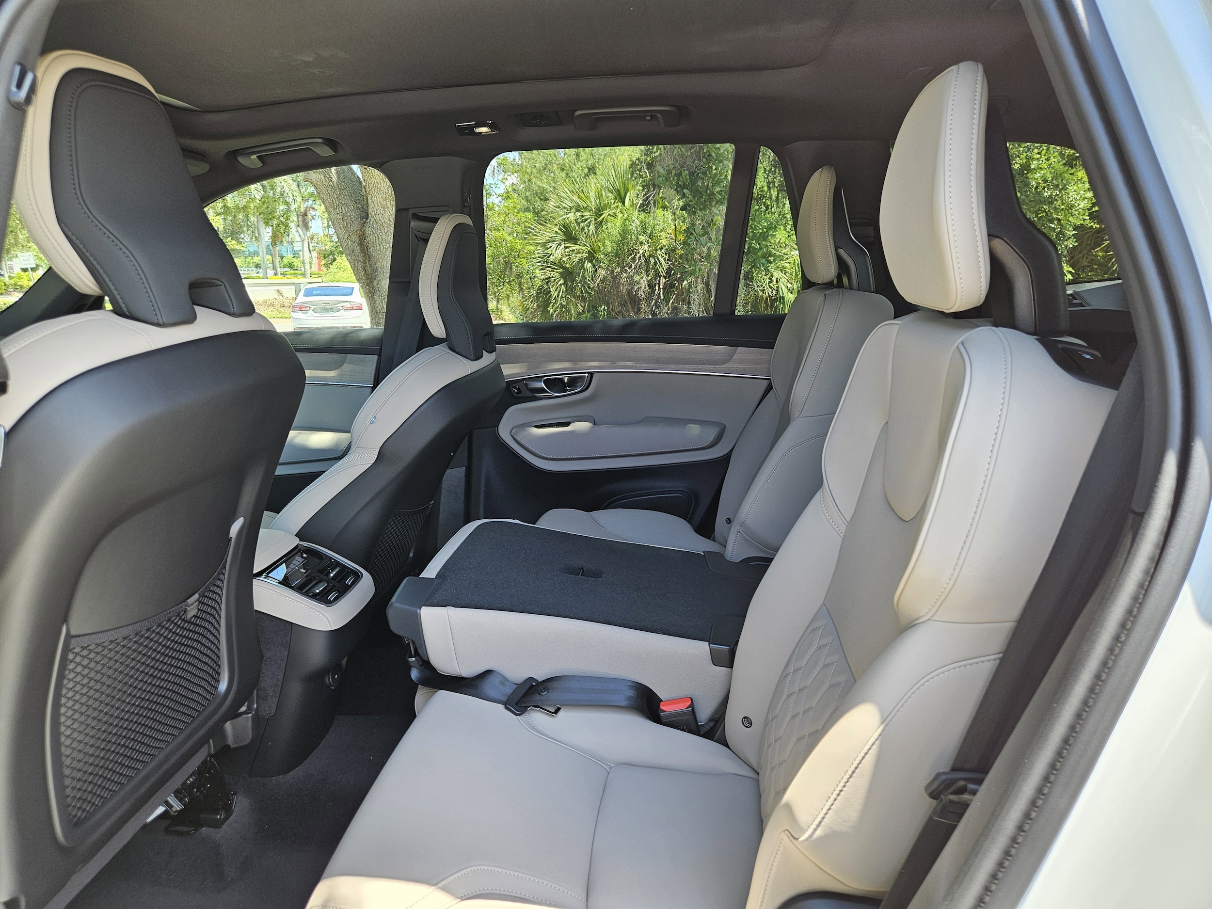 2026 Volvo XC90 Plus - Photo 14