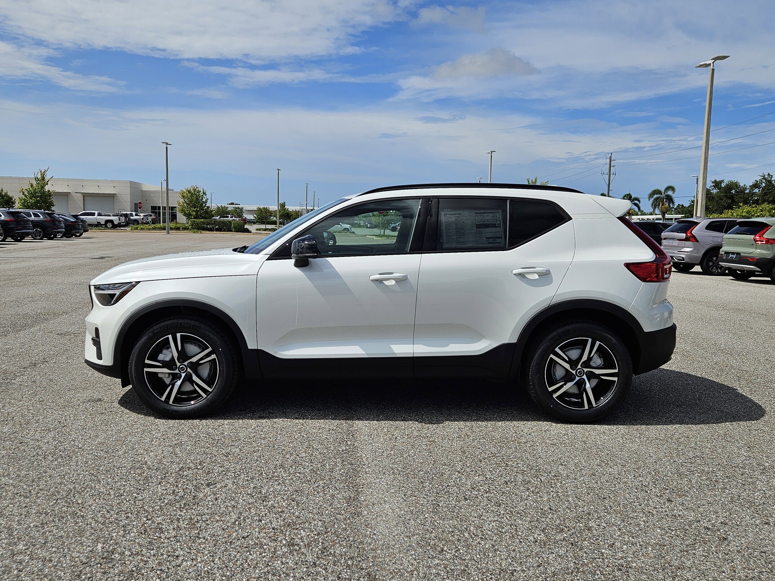 2026 Volvo XC40 Core photo 2