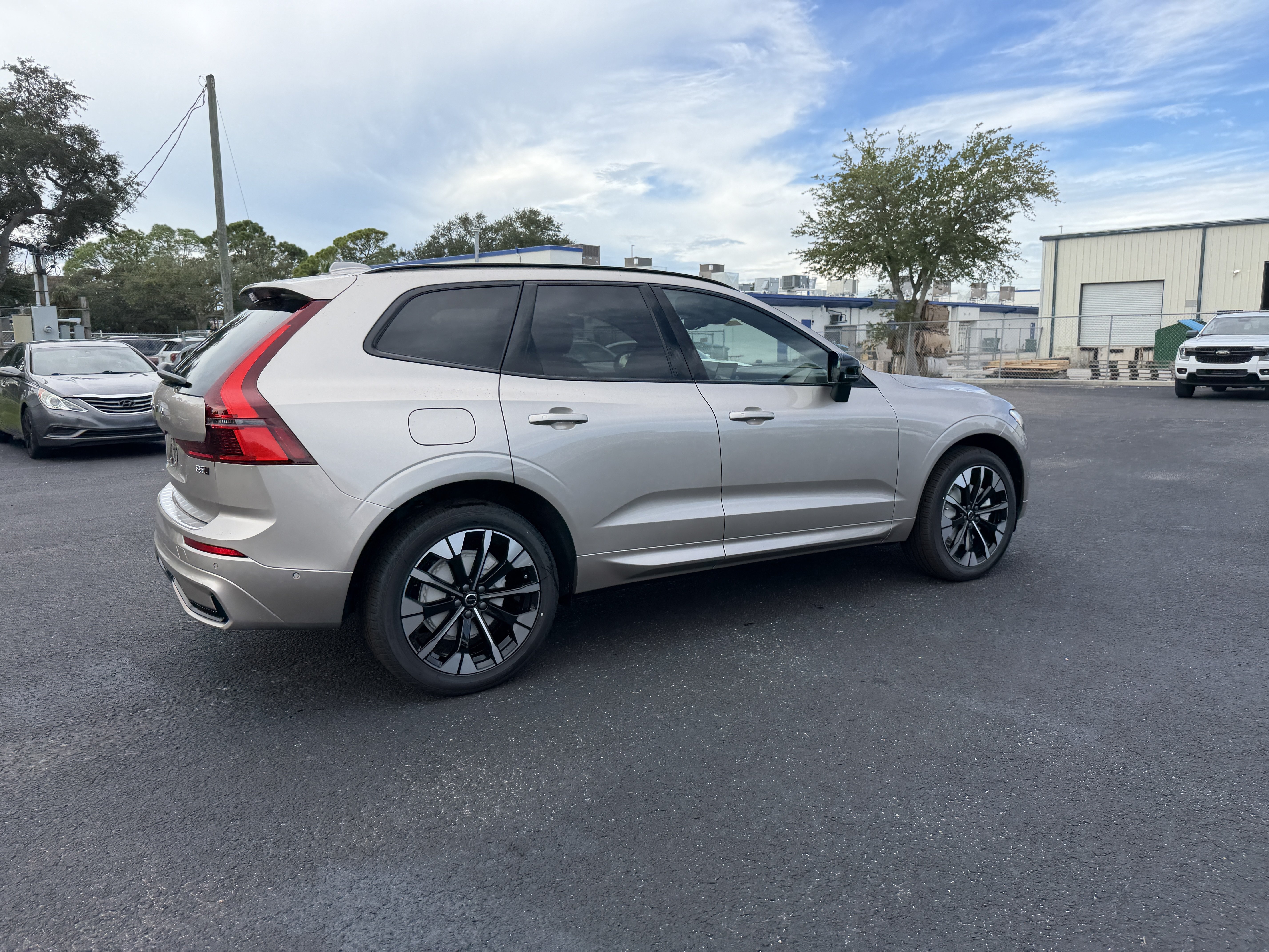New 2027 Volvo XC60 Plus SUV