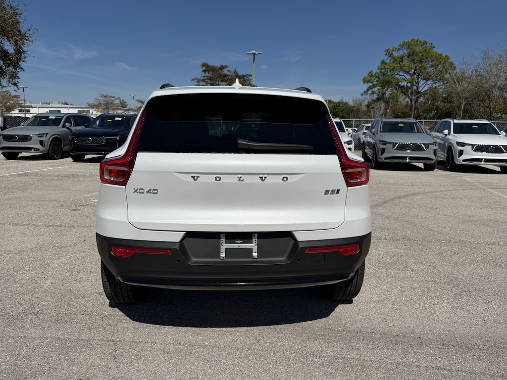 New 2026 Volvo XC40 B5 Ultra SUV