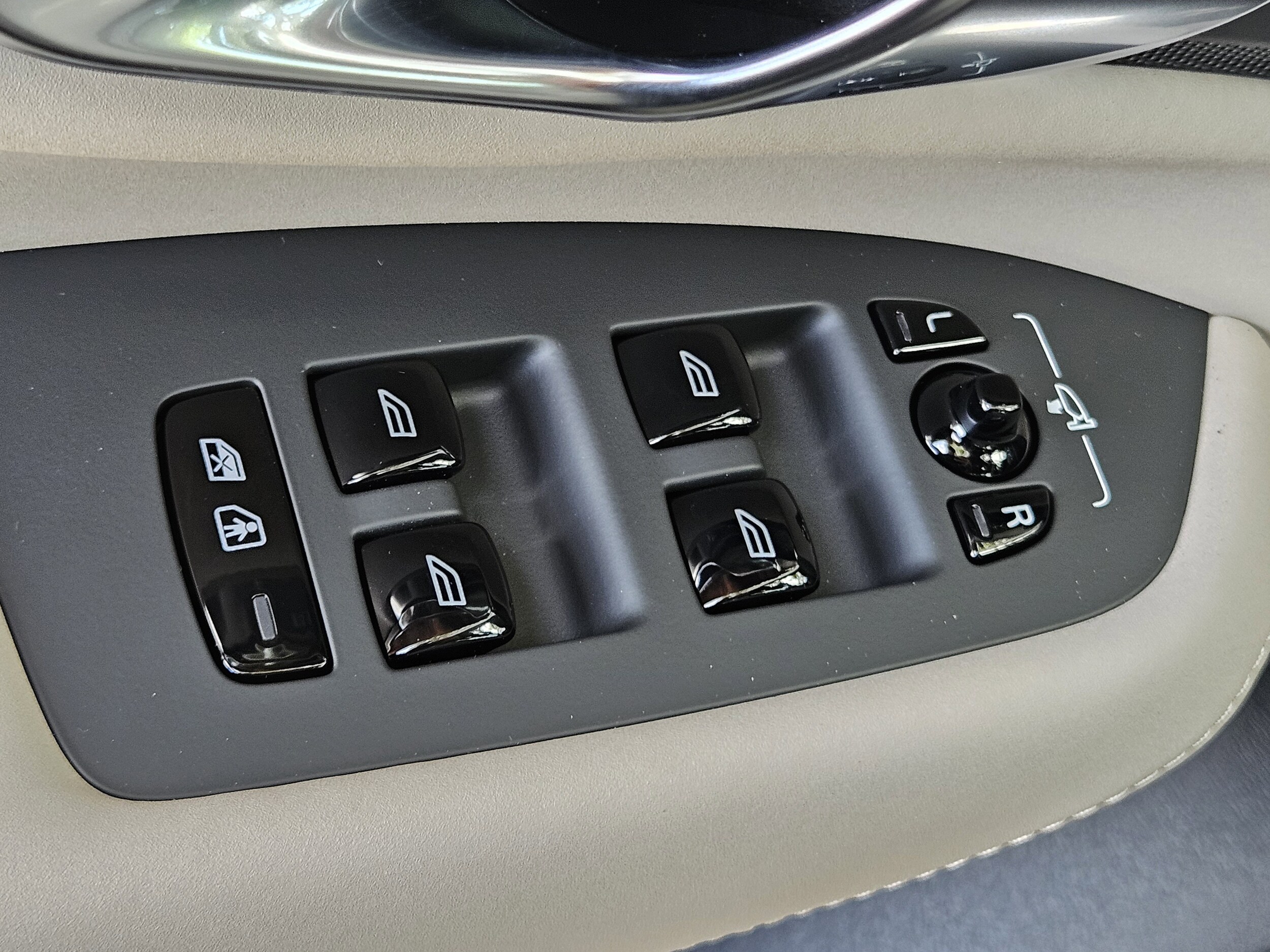 2026 Volvo XC90 Plus - Photo 21