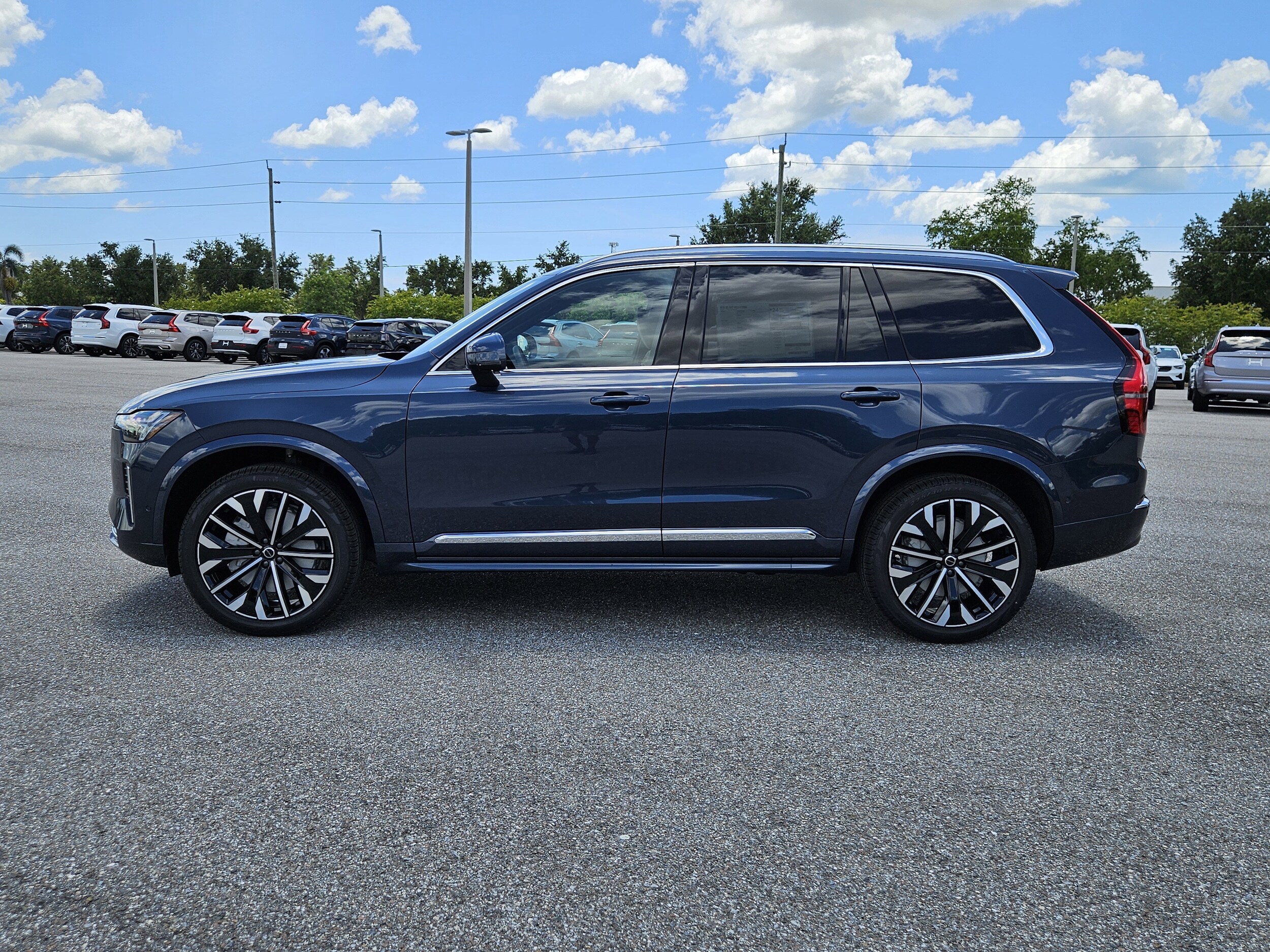 2026 Volvo XC90 Plus photo 2