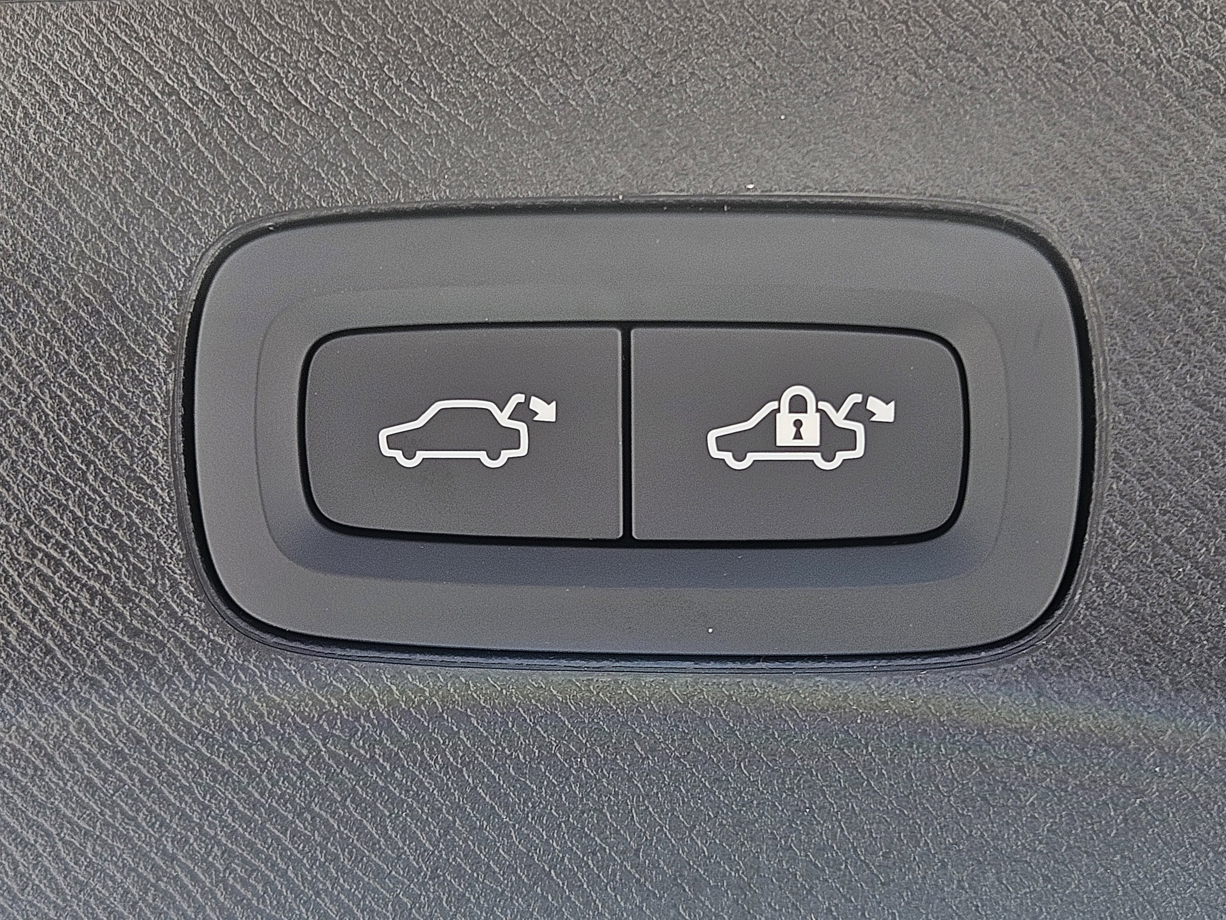 2026 Volvo XC90 Plus - Photo 13
