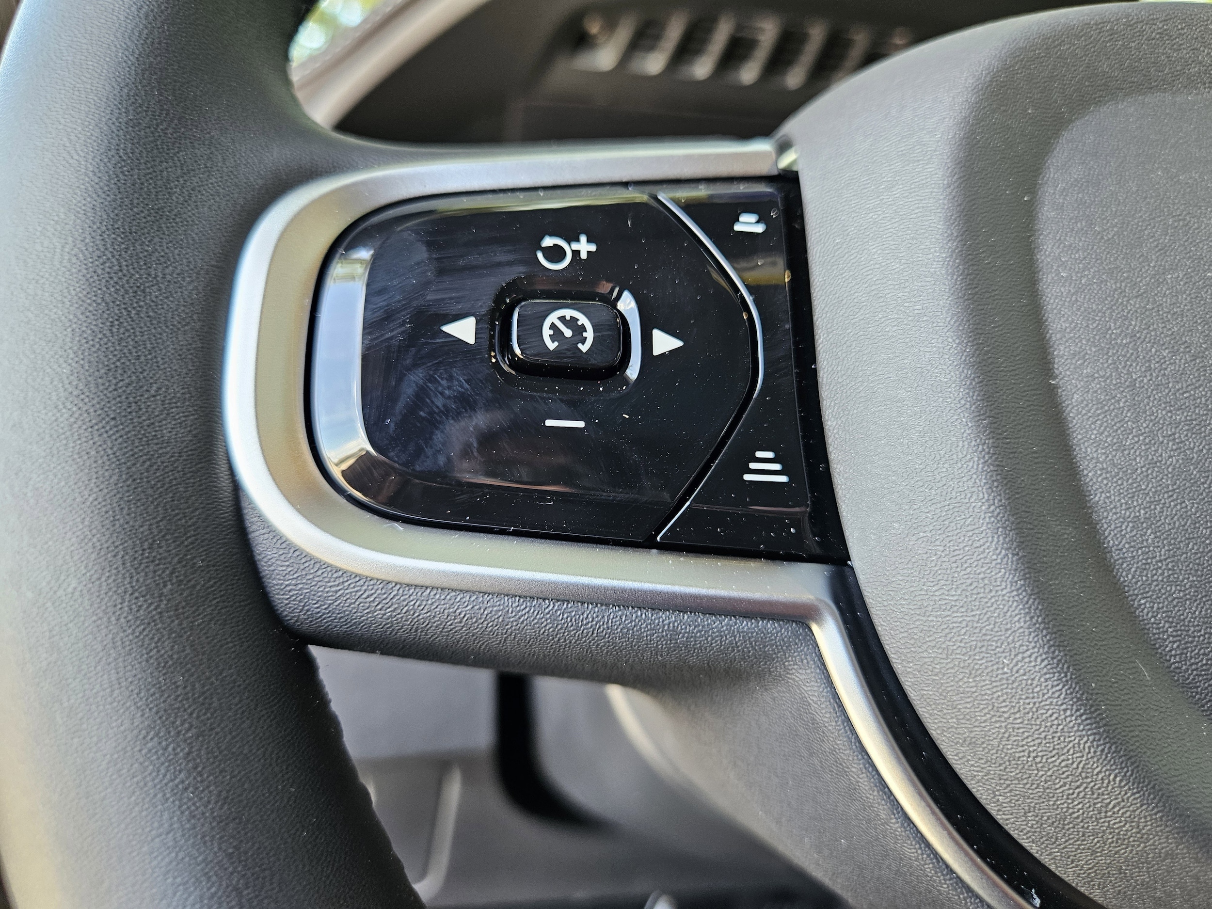 2026 Volvo XC90 Plus - Photo 33