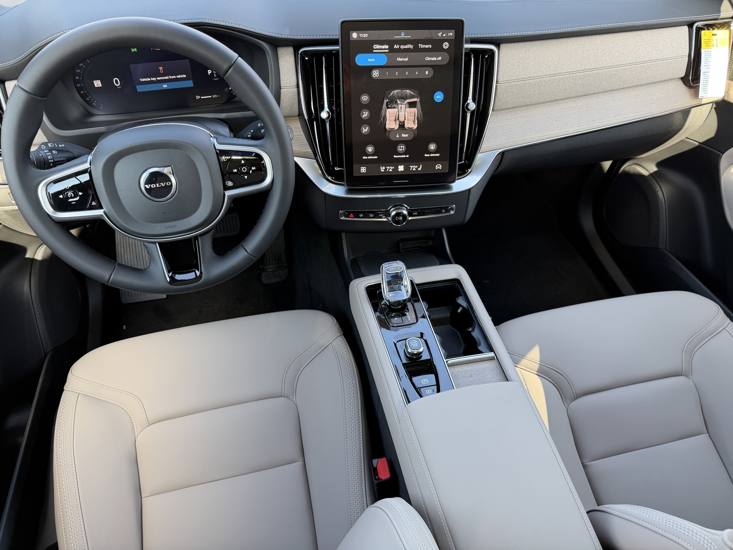 2026 Volvo XC90 Plus - Photo 11