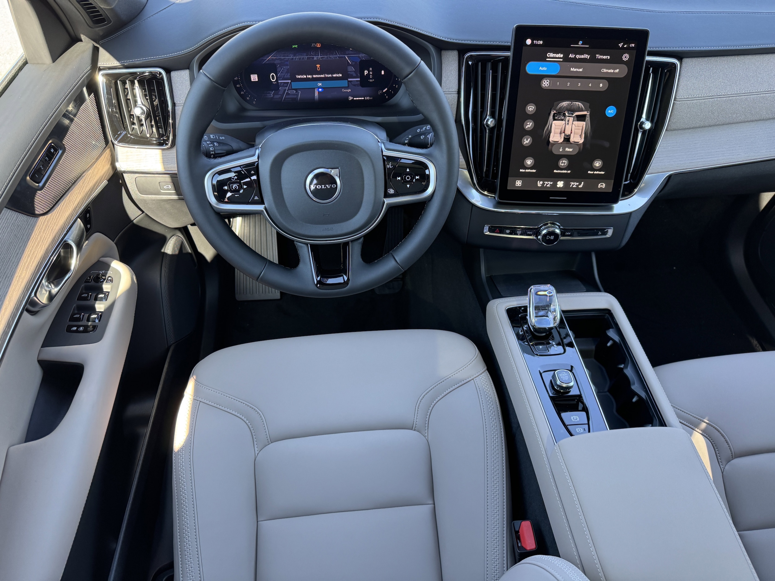 2026 Volvo XC90 Plus - Photo 14