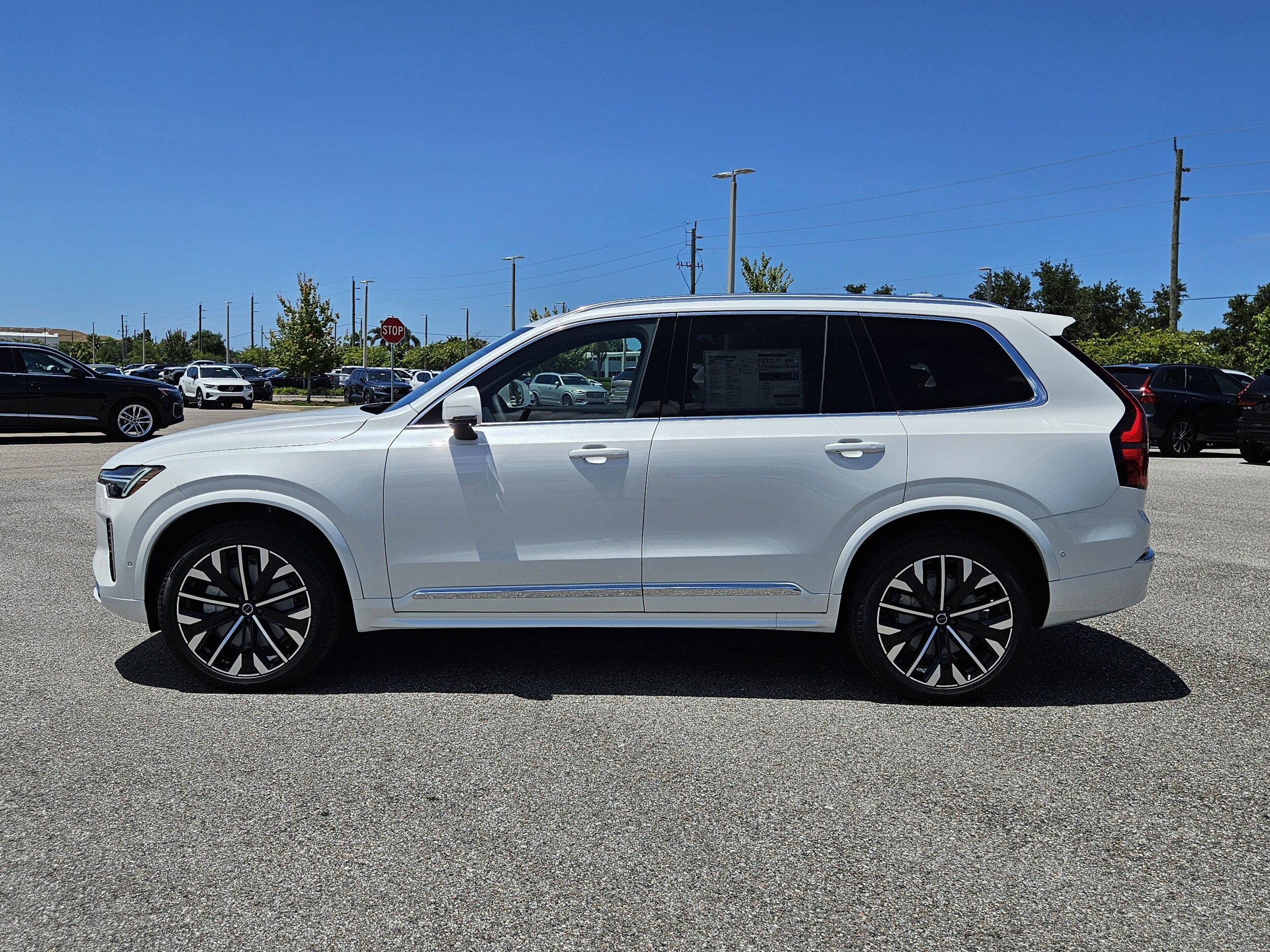 2026 Volvo XC90 Plus photo 3