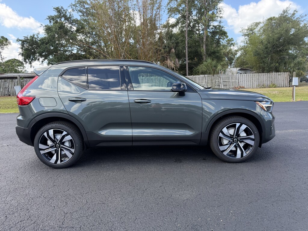 New 2026 Volvo XC40 B5 Plus SUV