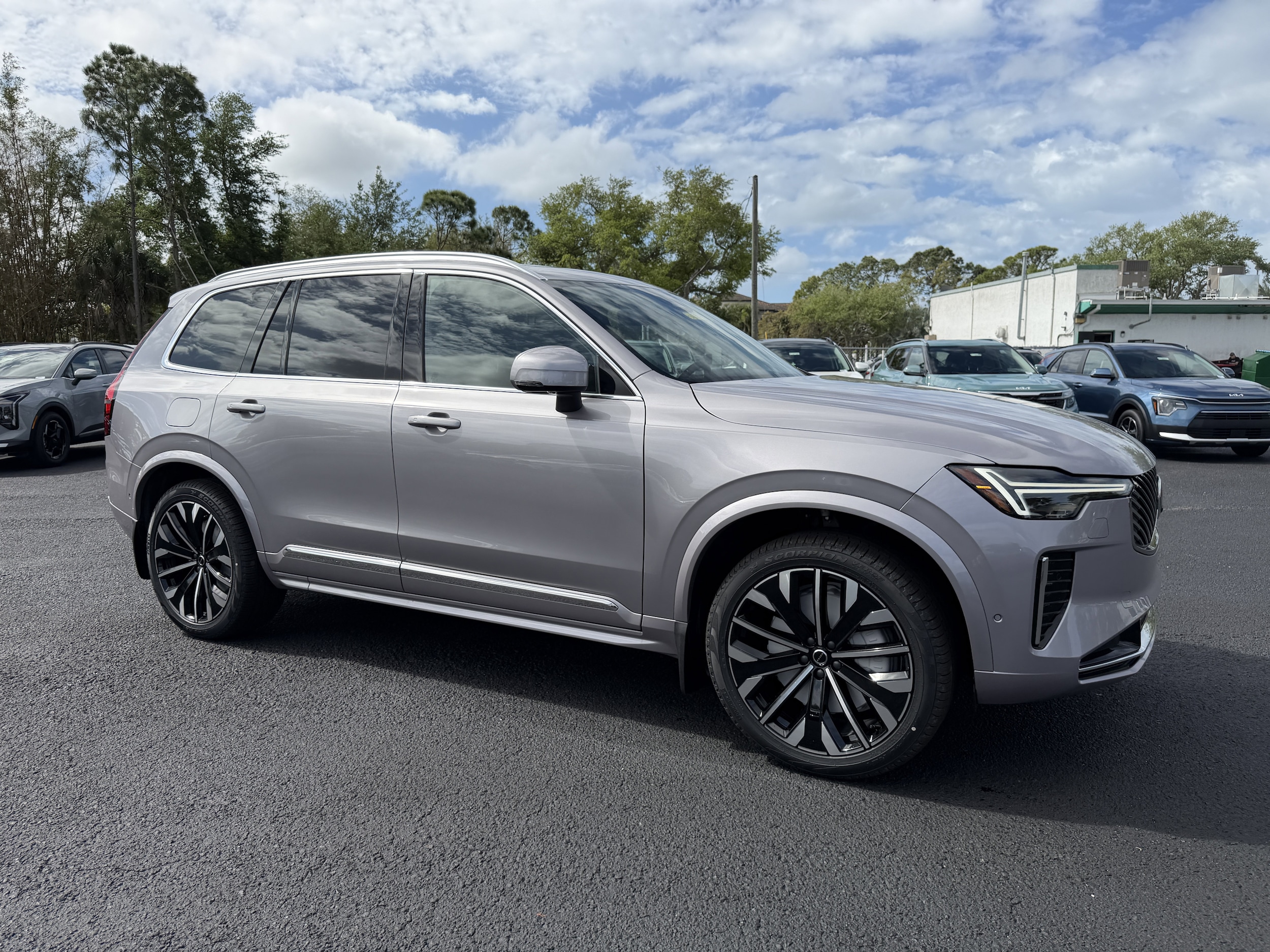 2026 Volvo XC90 B5 Plus Bright 4WD's photo