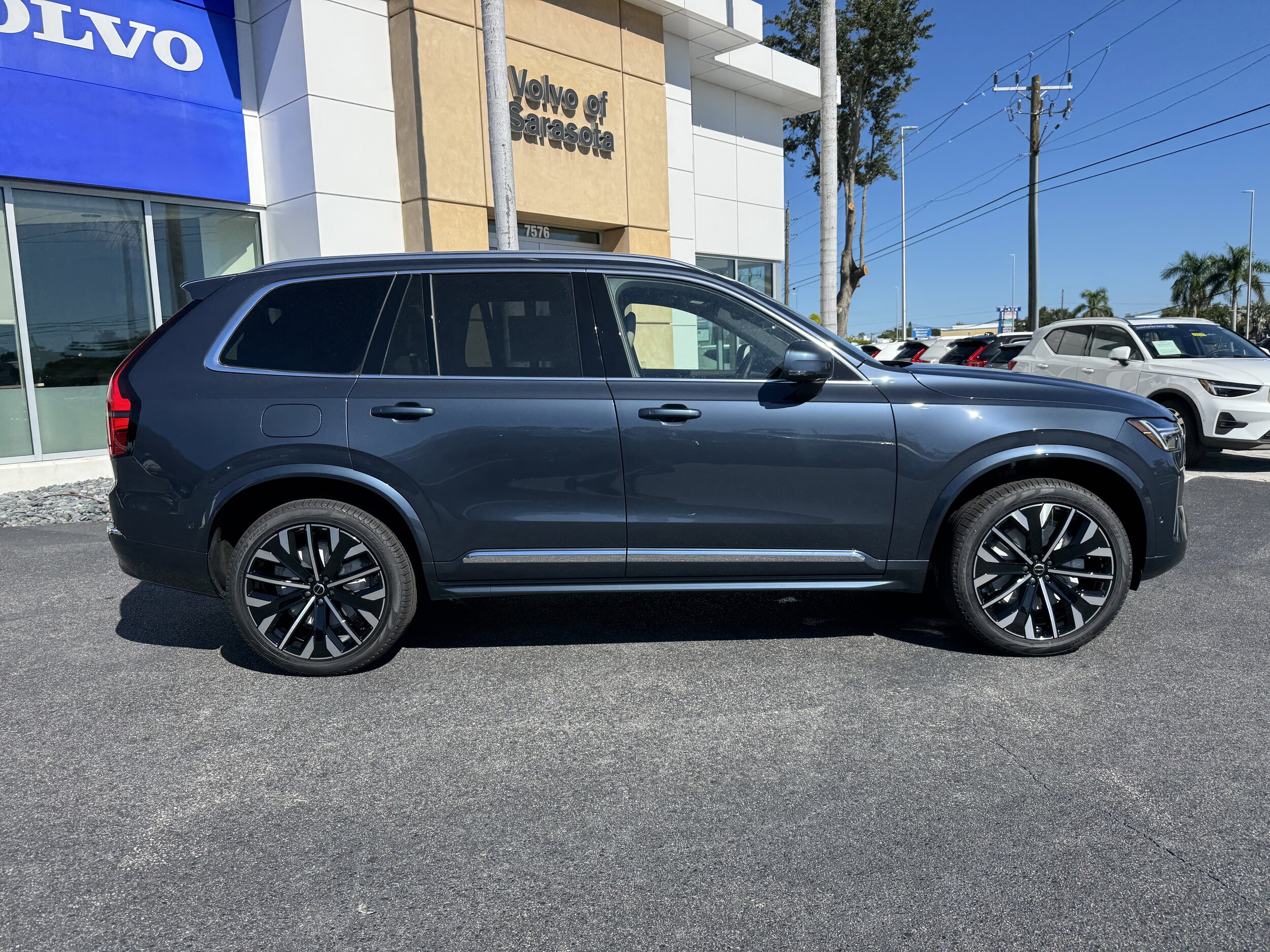 2026 Volvo XC90 Plus photo 2