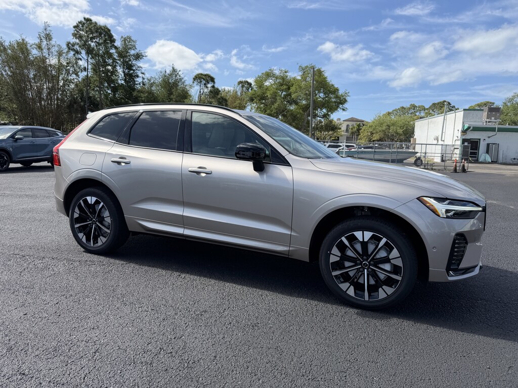 New 2026 Volvo XC60 B5 Plus SUV