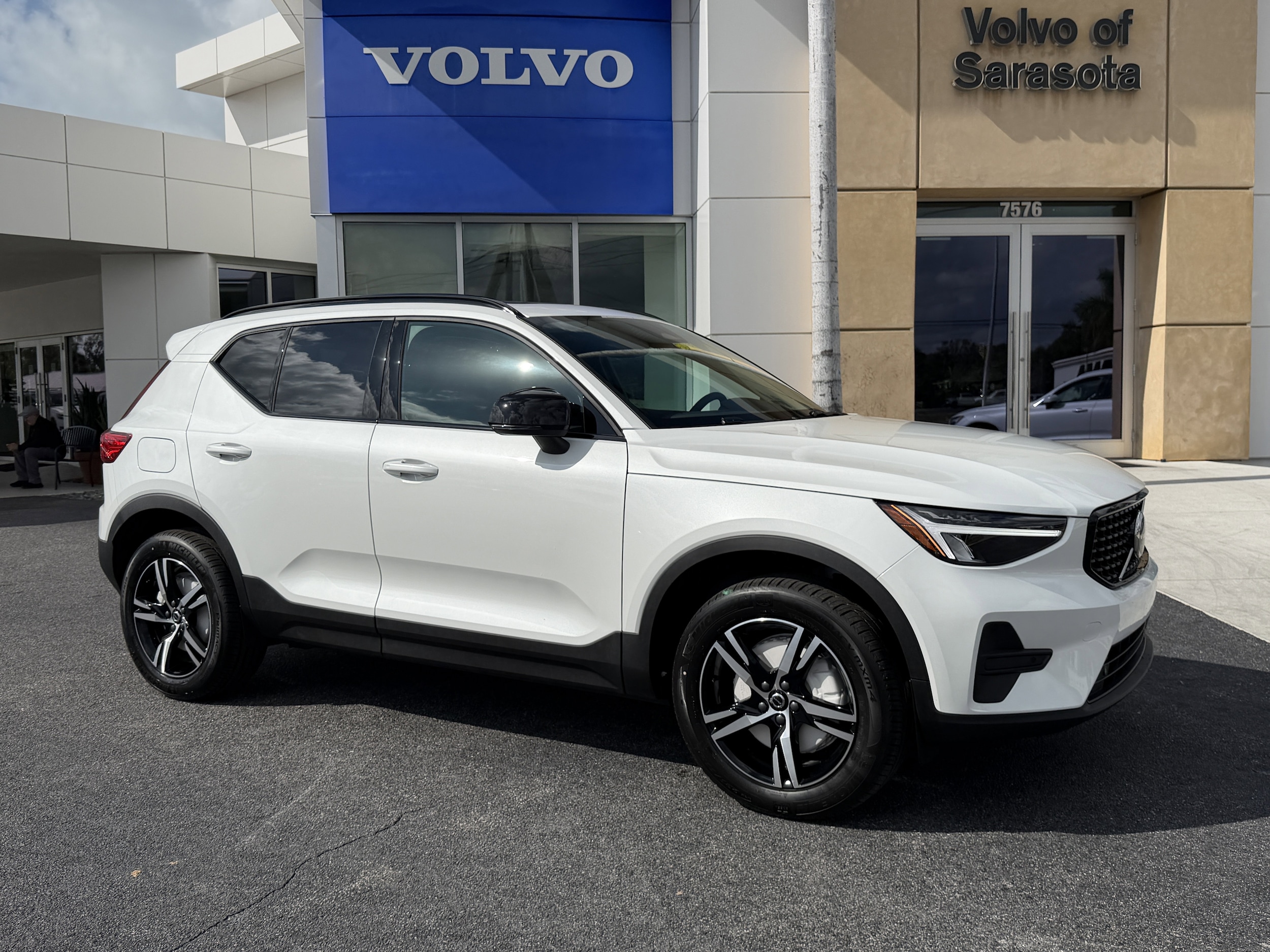 2026 Volvo XC40 Core's photo