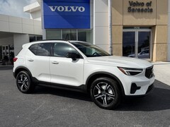 2026 Volvo XC40 B5 Core SUV
