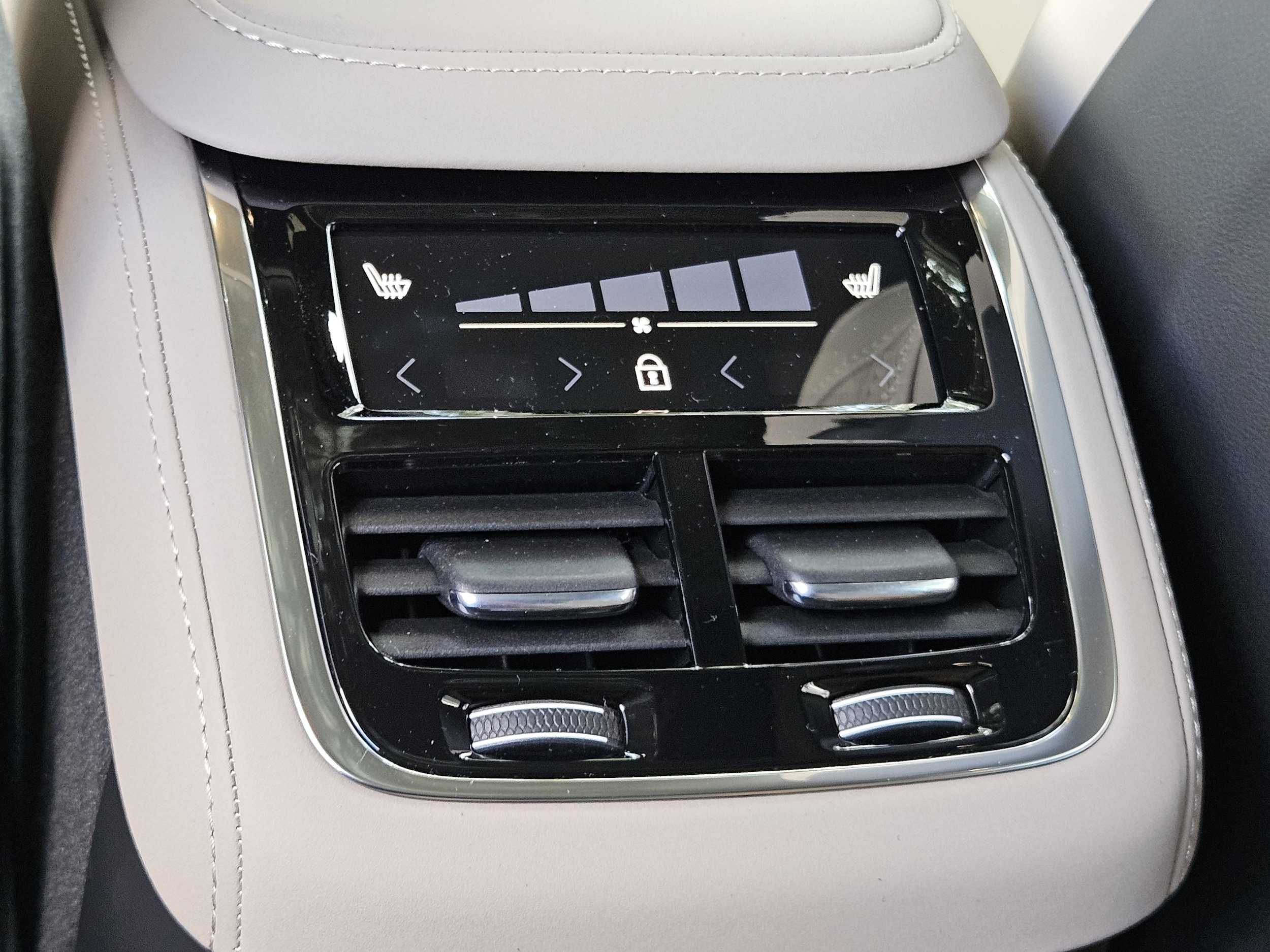 2026 Volvo XC90 Plus - Photo 20