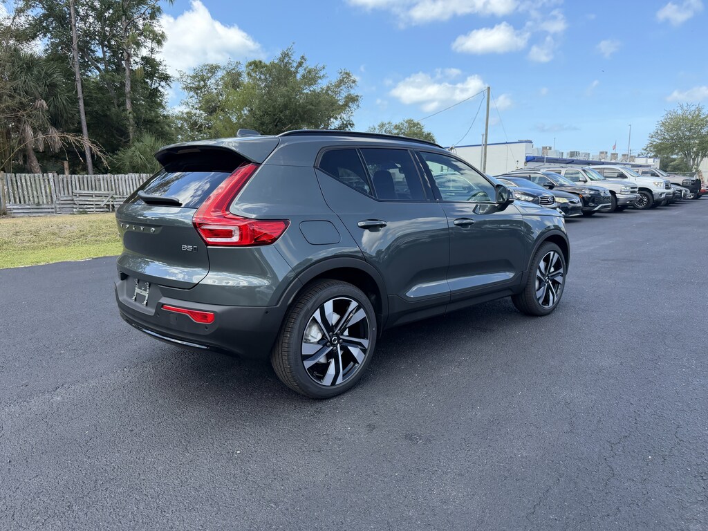 New 2026 Volvo XC40 B5 Plus SUV