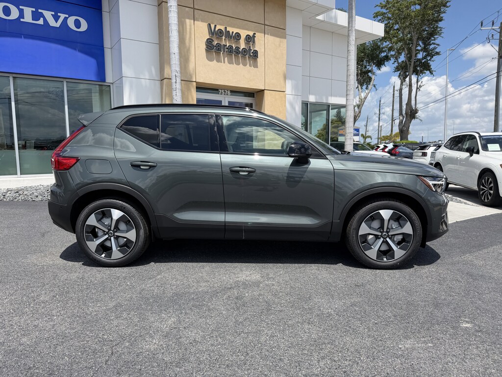 New 2026 Volvo XC40 B5 Plus SUV
