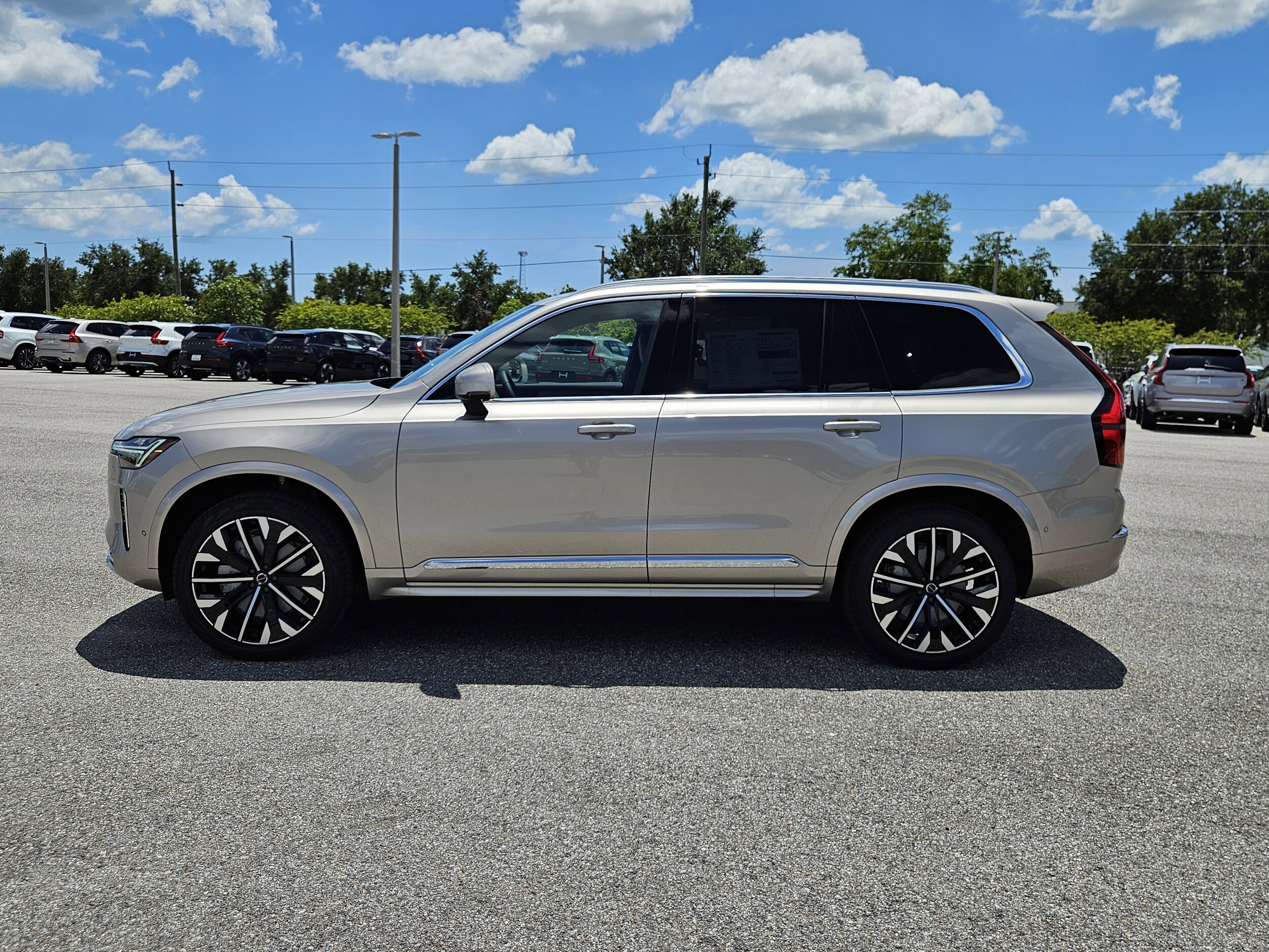 2026 Volvo XC90 Plus photo 3