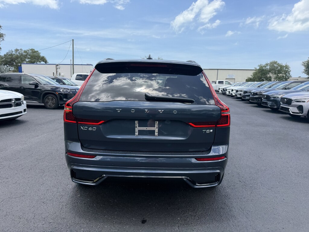 New 2026 Volvo XC60 plug-in hybrid T8 Core SUV