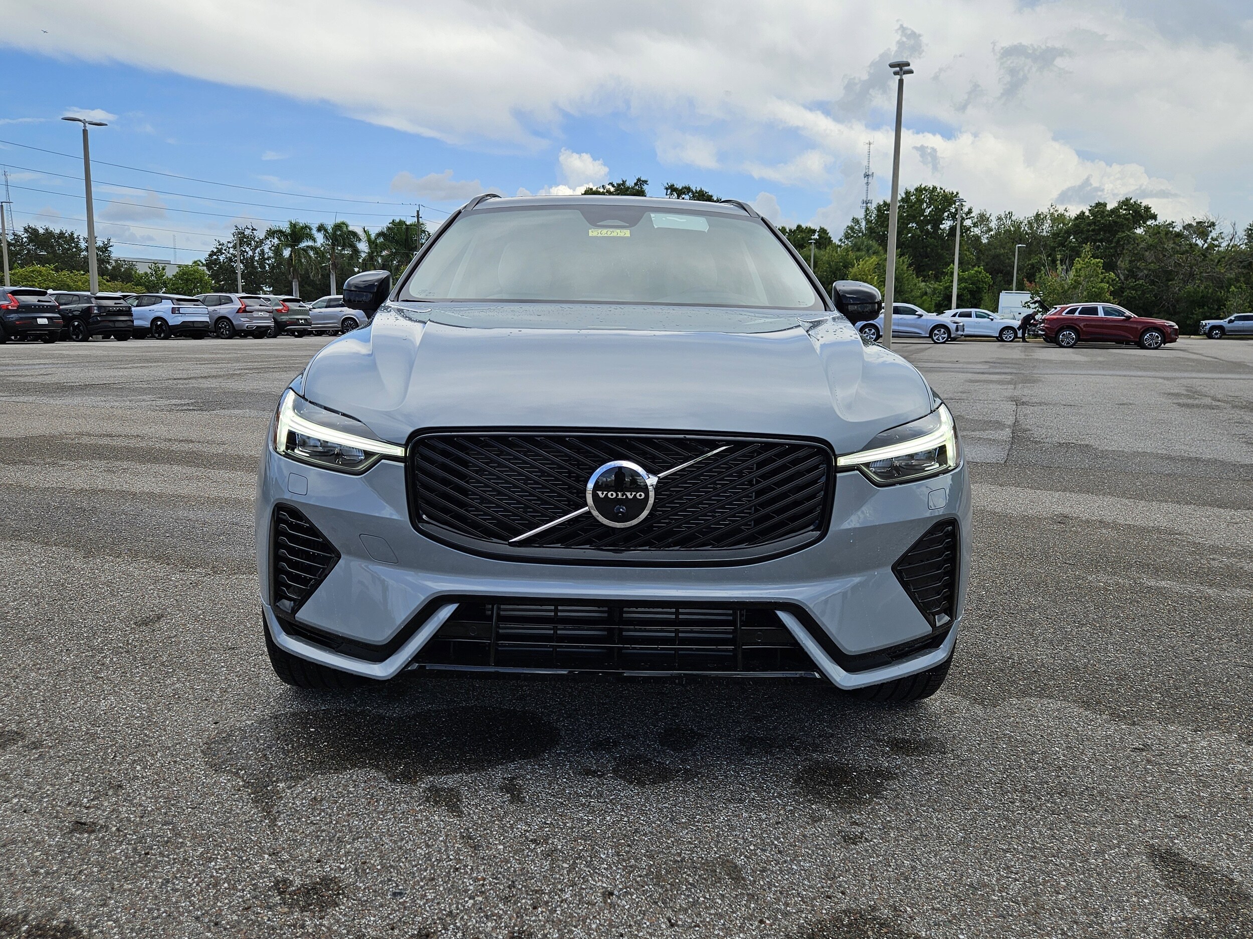 2026 Volvo XC60 Hybrid T8 photo 2
