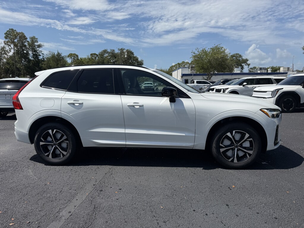 New 2026 Volvo XC60 plug-in hybrid T8 Core SUV
