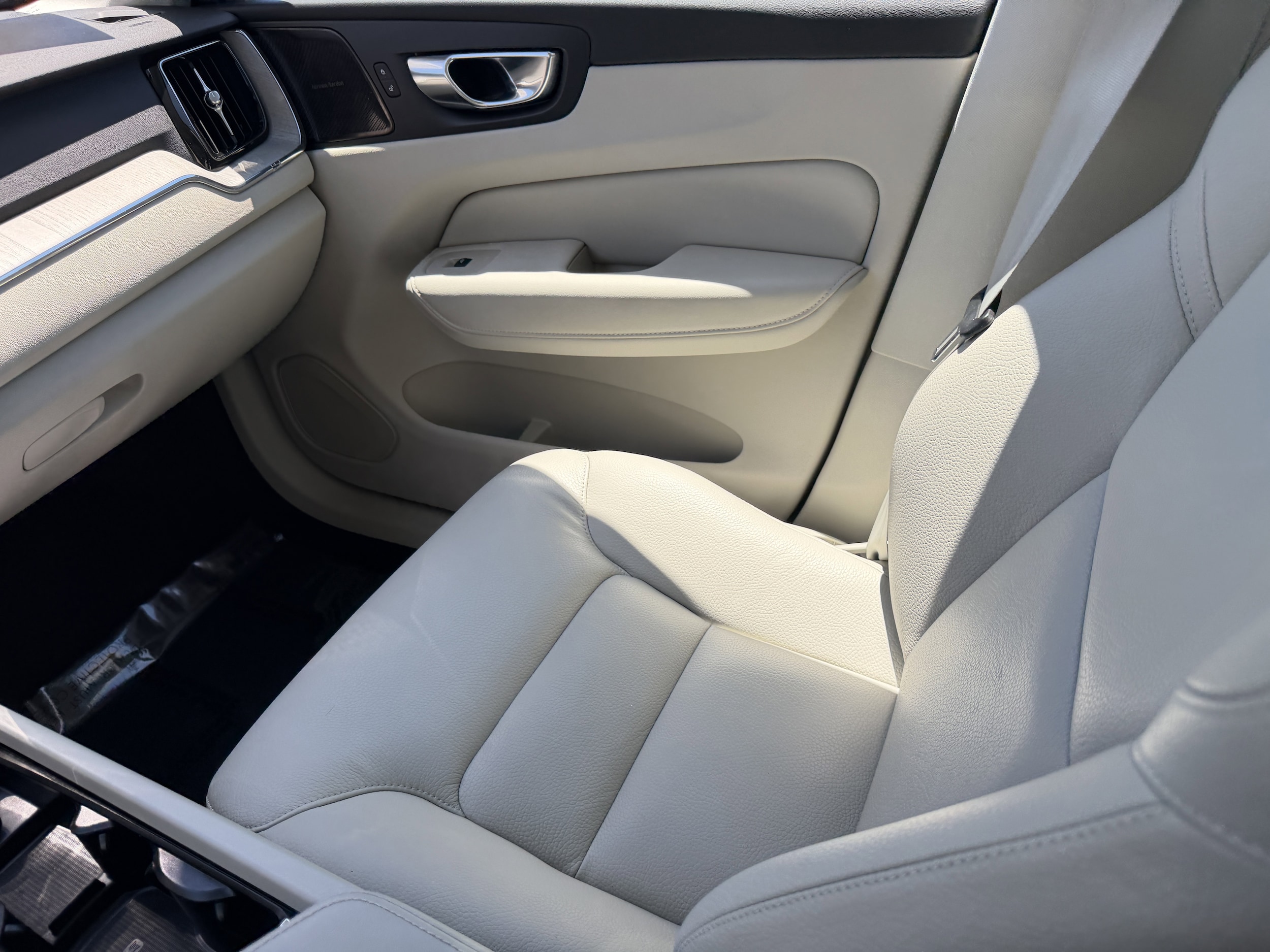 2023 Volvo XC60 Plus - Photo 16