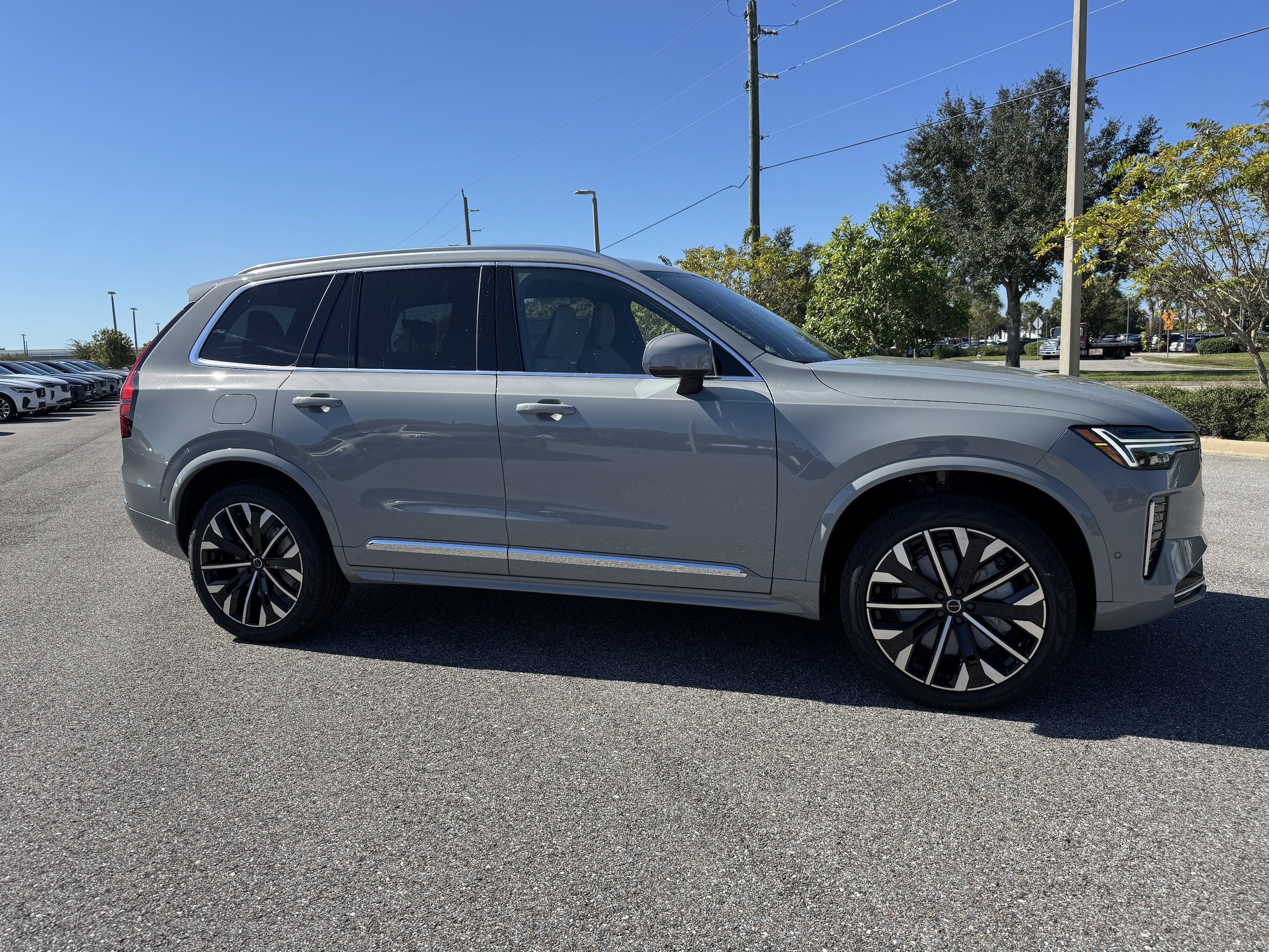 2026 Volvo XC90 Plus's photo